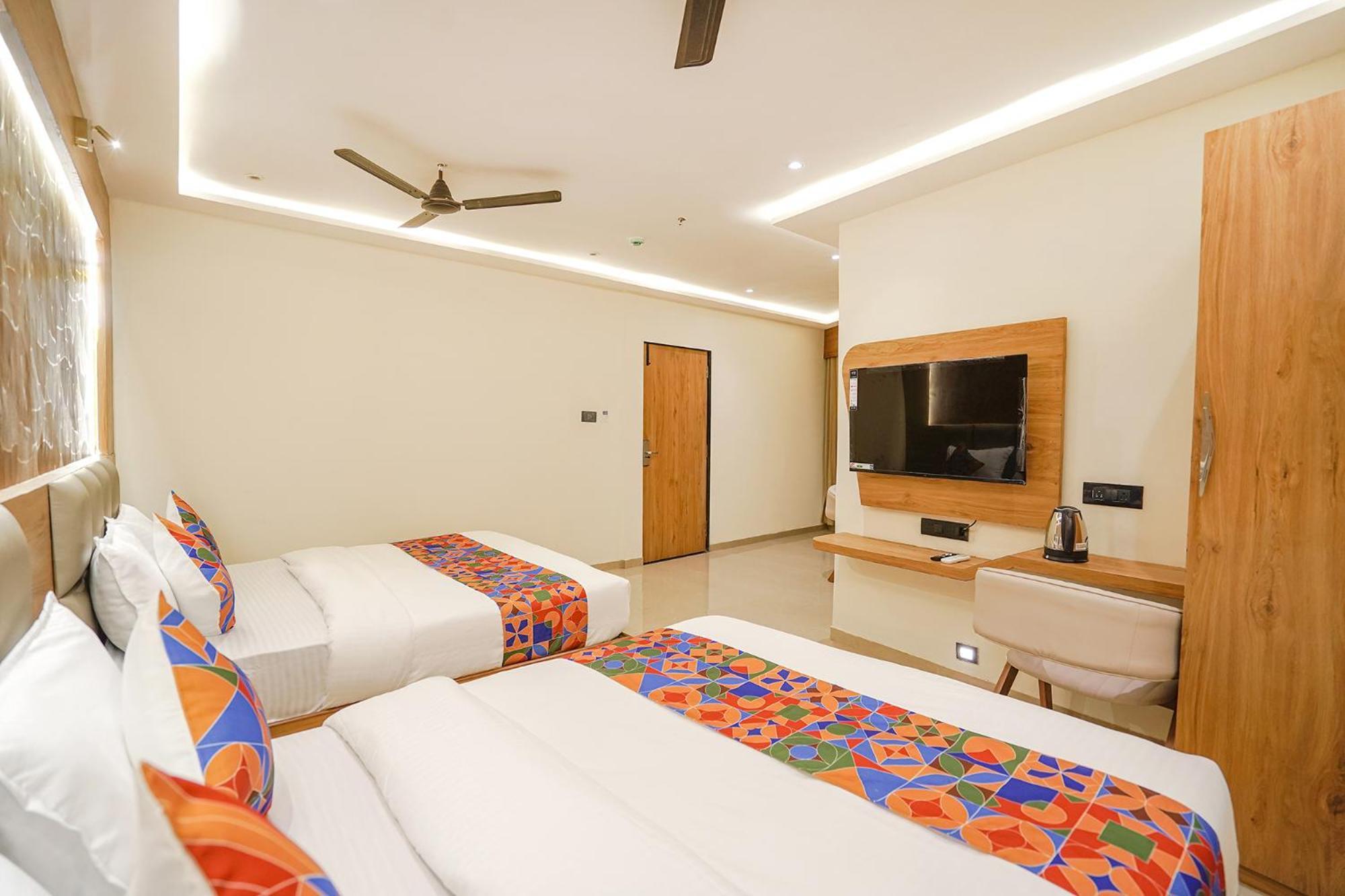 Fabhotel Well Back - Nr Bkc Hotel