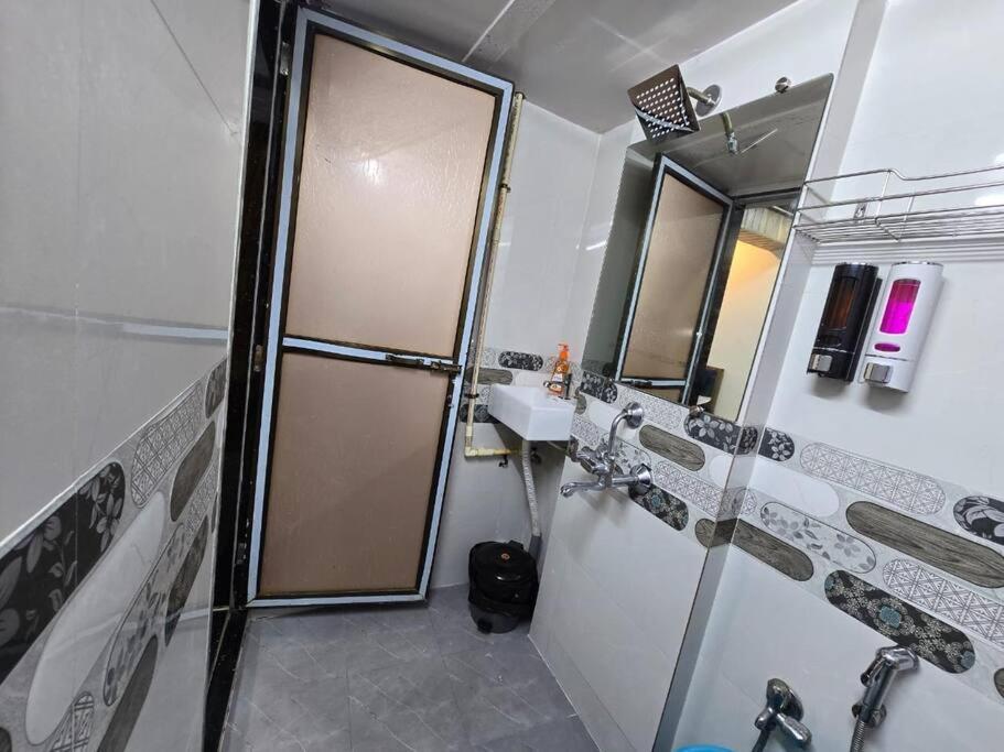 Emly Comfortable Cozy 1bhk Apartment *