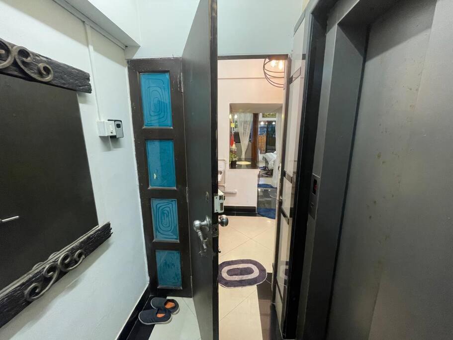 Apartment Shubhlaxmi With Sit Out - Linking Rd Mumbai