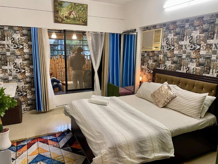 Shubhlaxmi With Sit Out - Linking Rd Apartment Mumbai