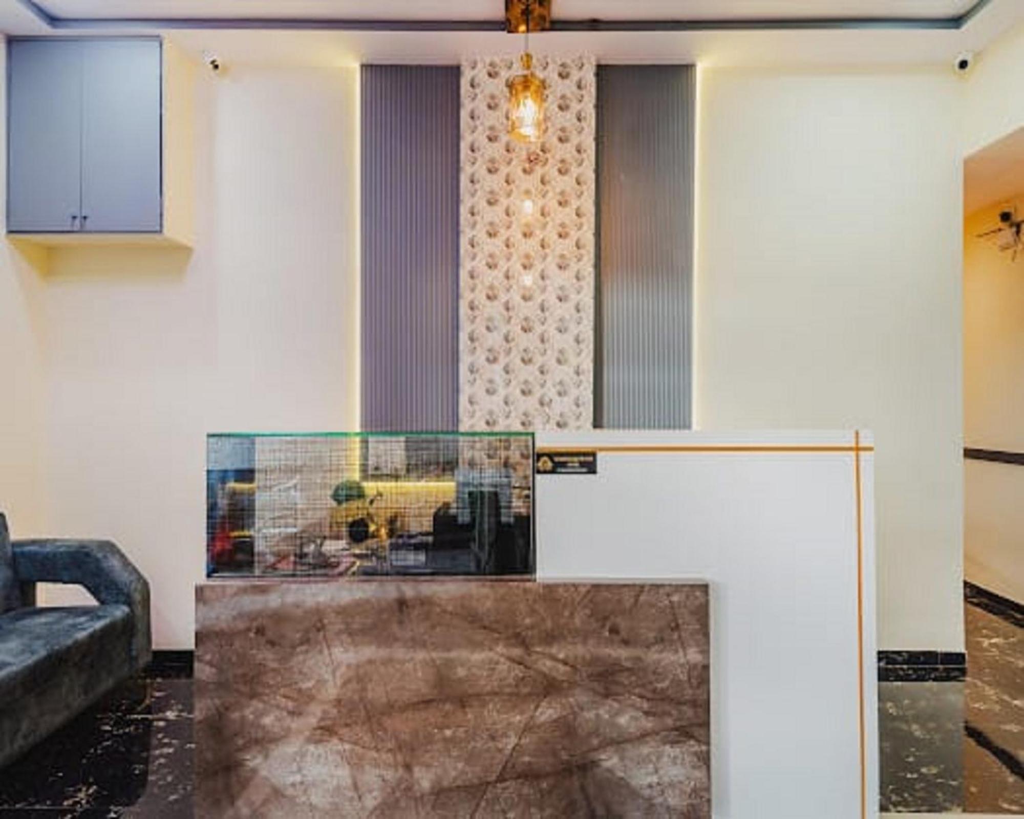 Apartment Golden Sands Aslpha Mumbai
