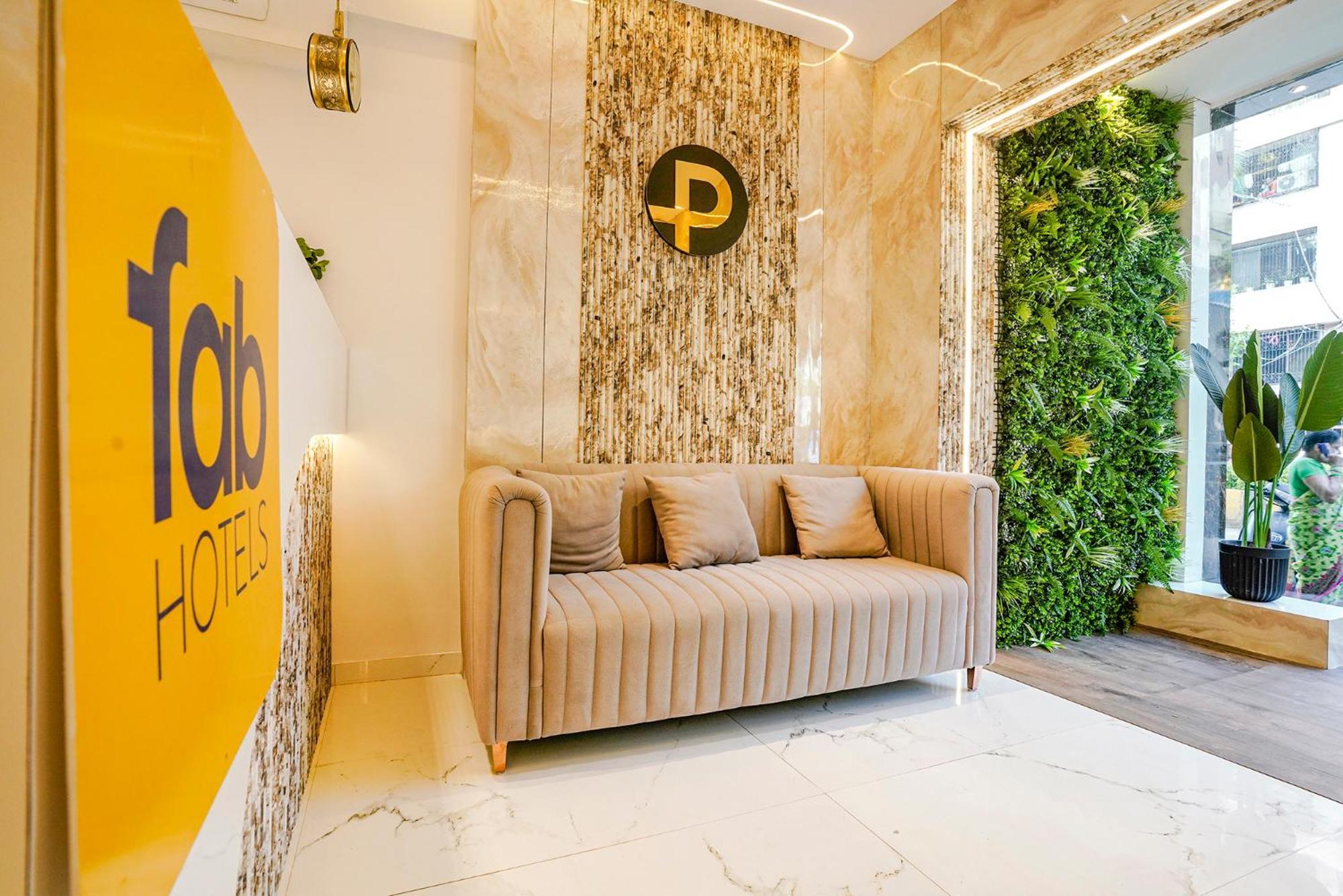 Fabhotel Peralz - Nr Boriwali Station Hotel