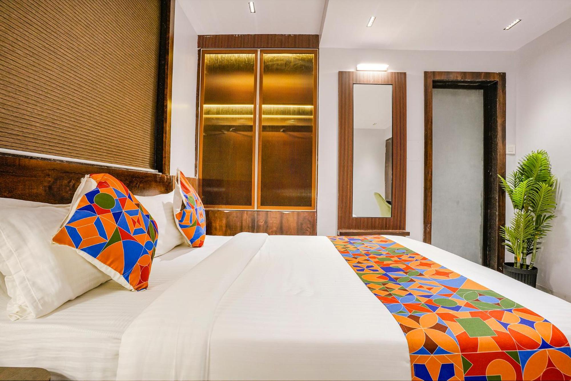Fabhotel Peralz - Nr Boriwali Station *