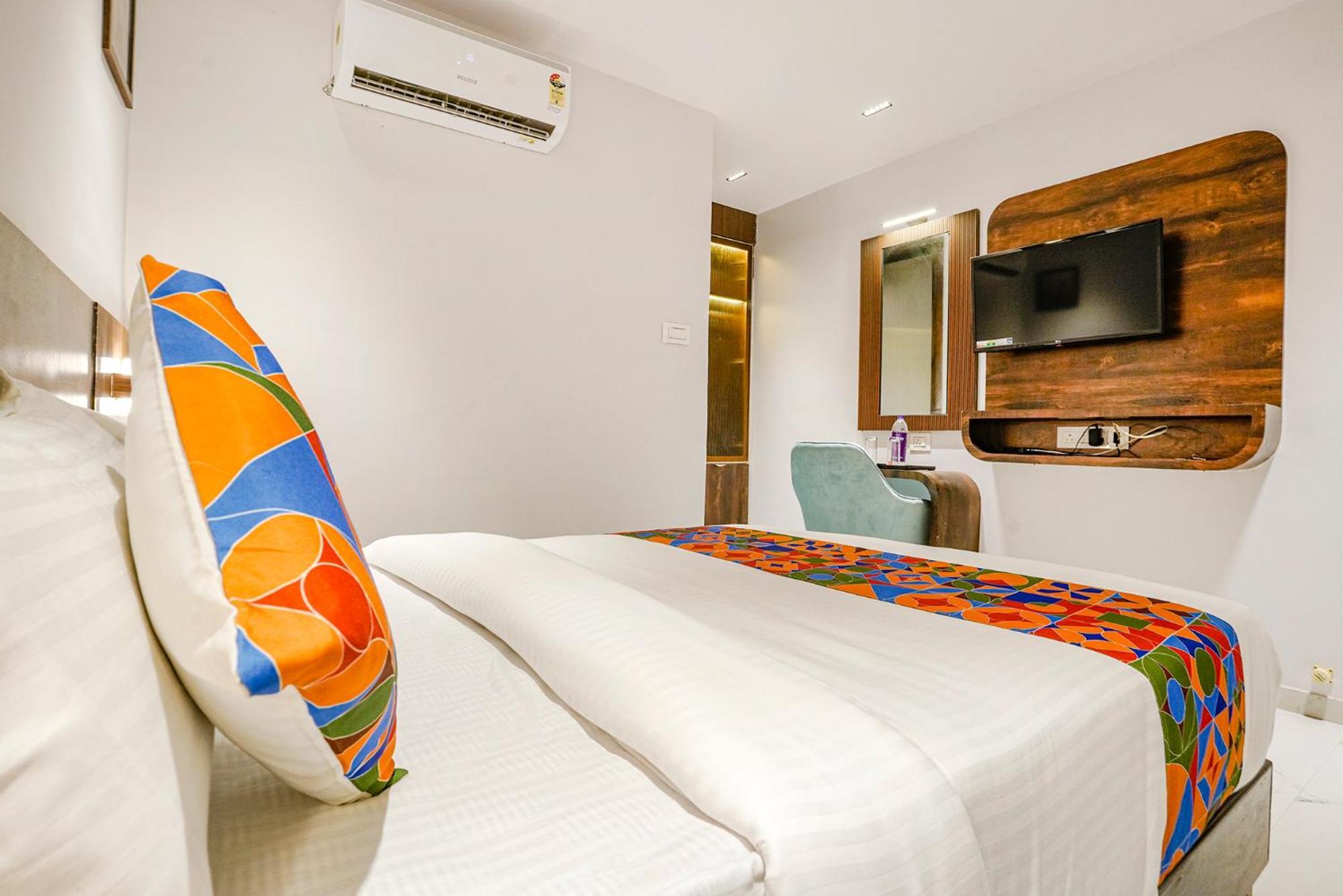Hotel Fabhotel Peralz - Nr Boriwali Station