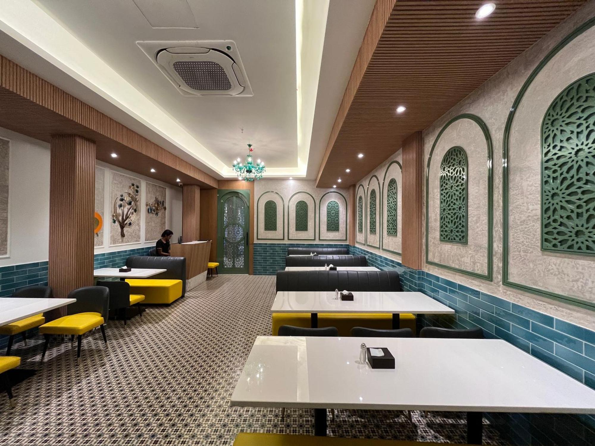 Hotel Esquire Near Bkc