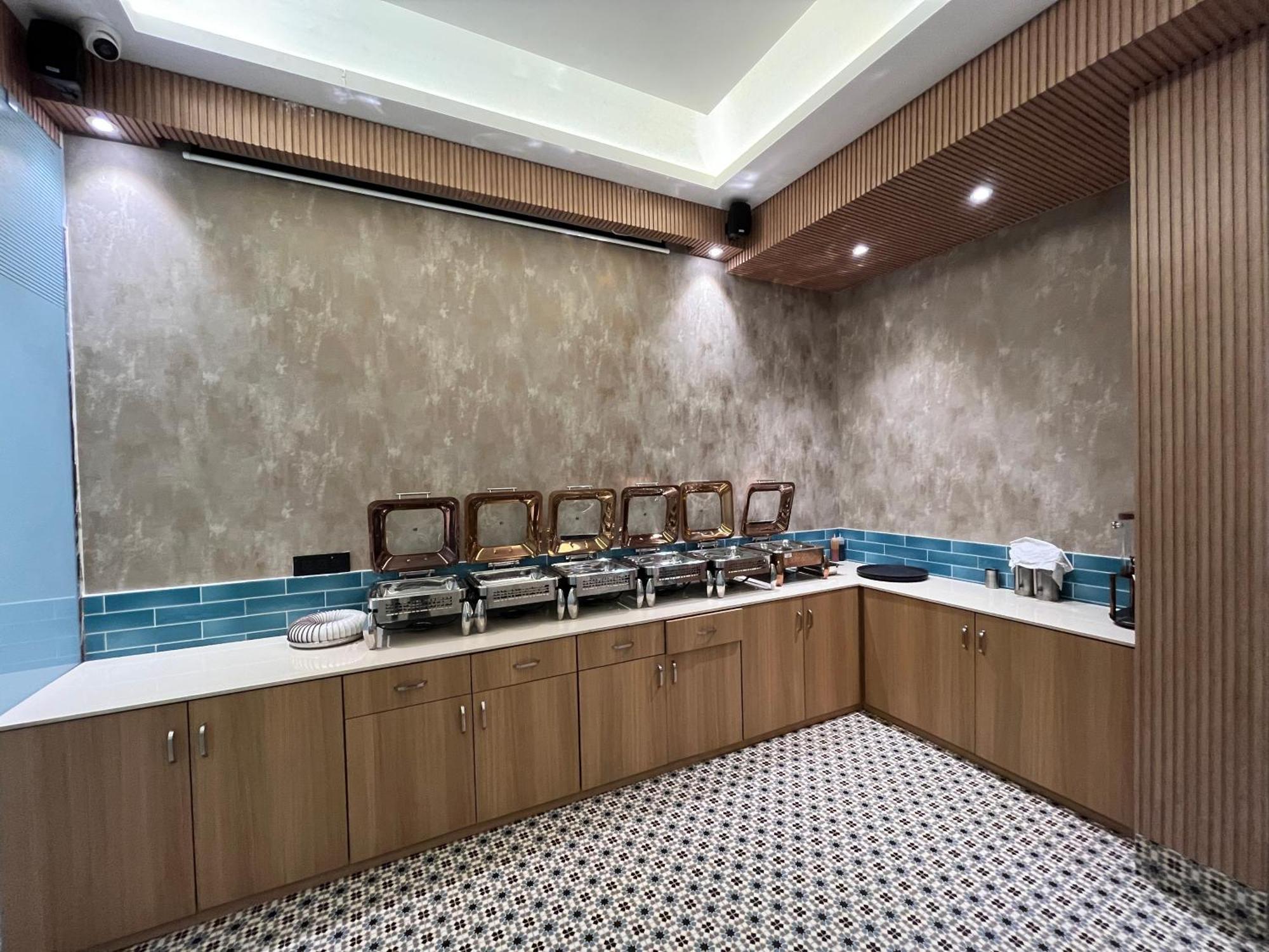 Esquire Near Bkc Hotel 3*