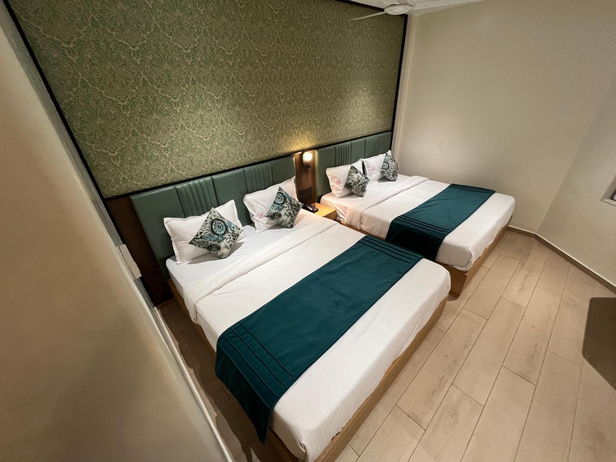 Esquire Near Bkc Hotel 3*