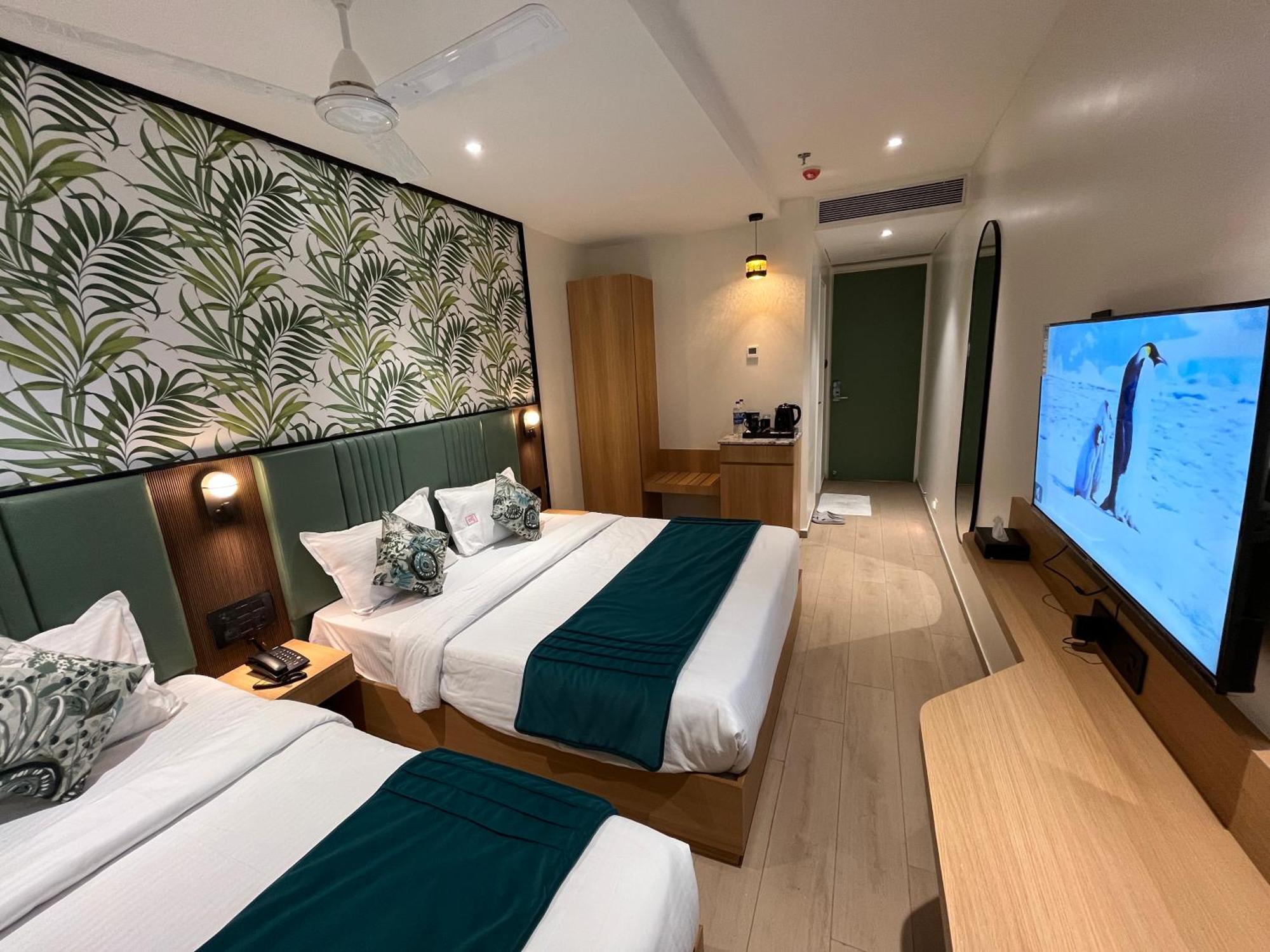 Hotel Esquire Near Bkc 3*