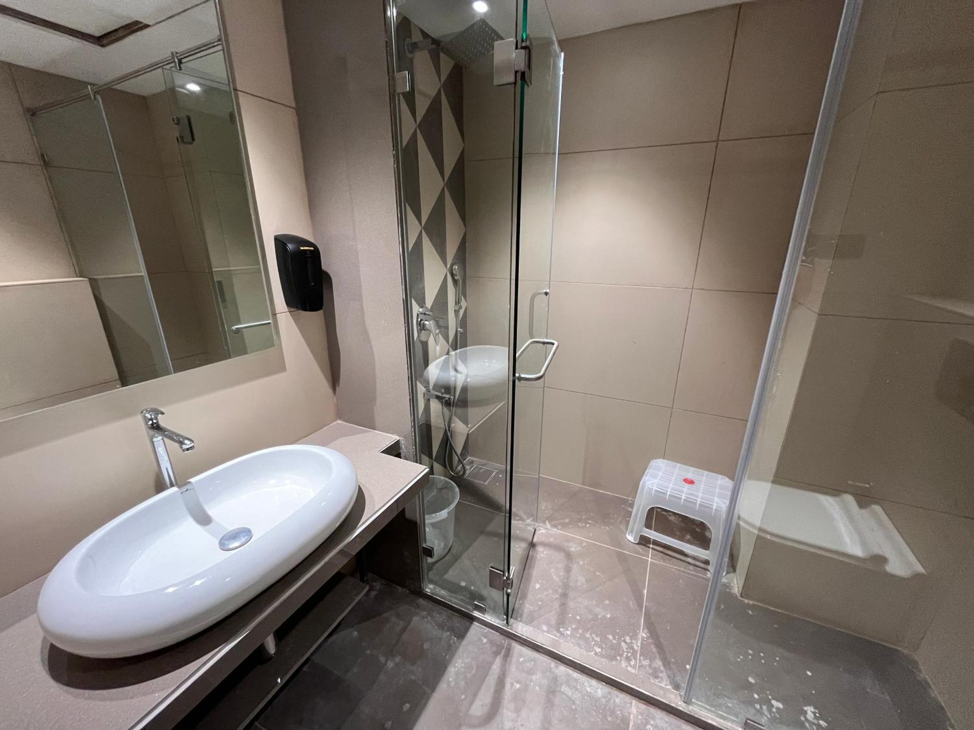 Hotel Esquire Near Bkc 3*