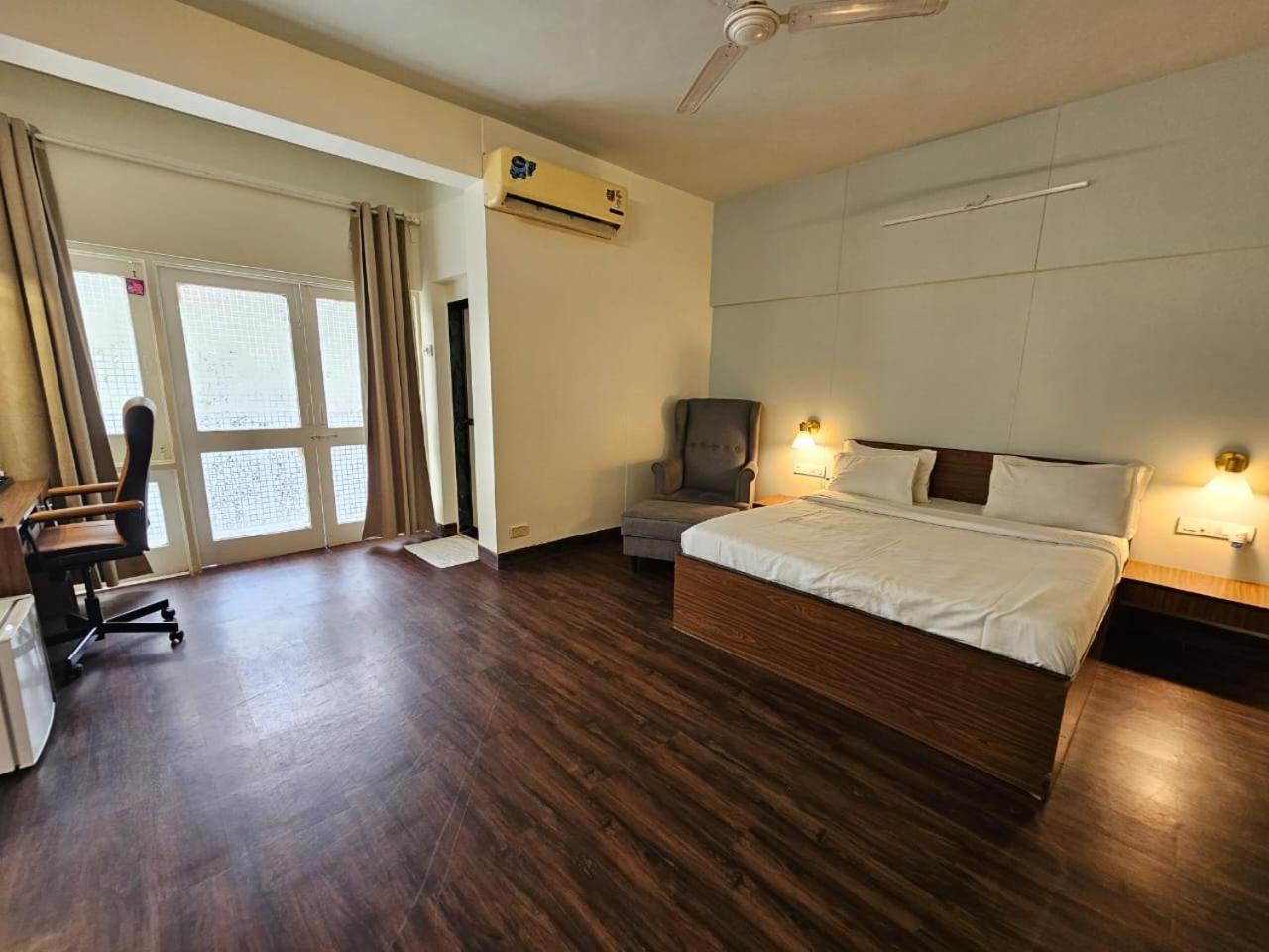 Hotel Country & By Turtle - Airport 4*