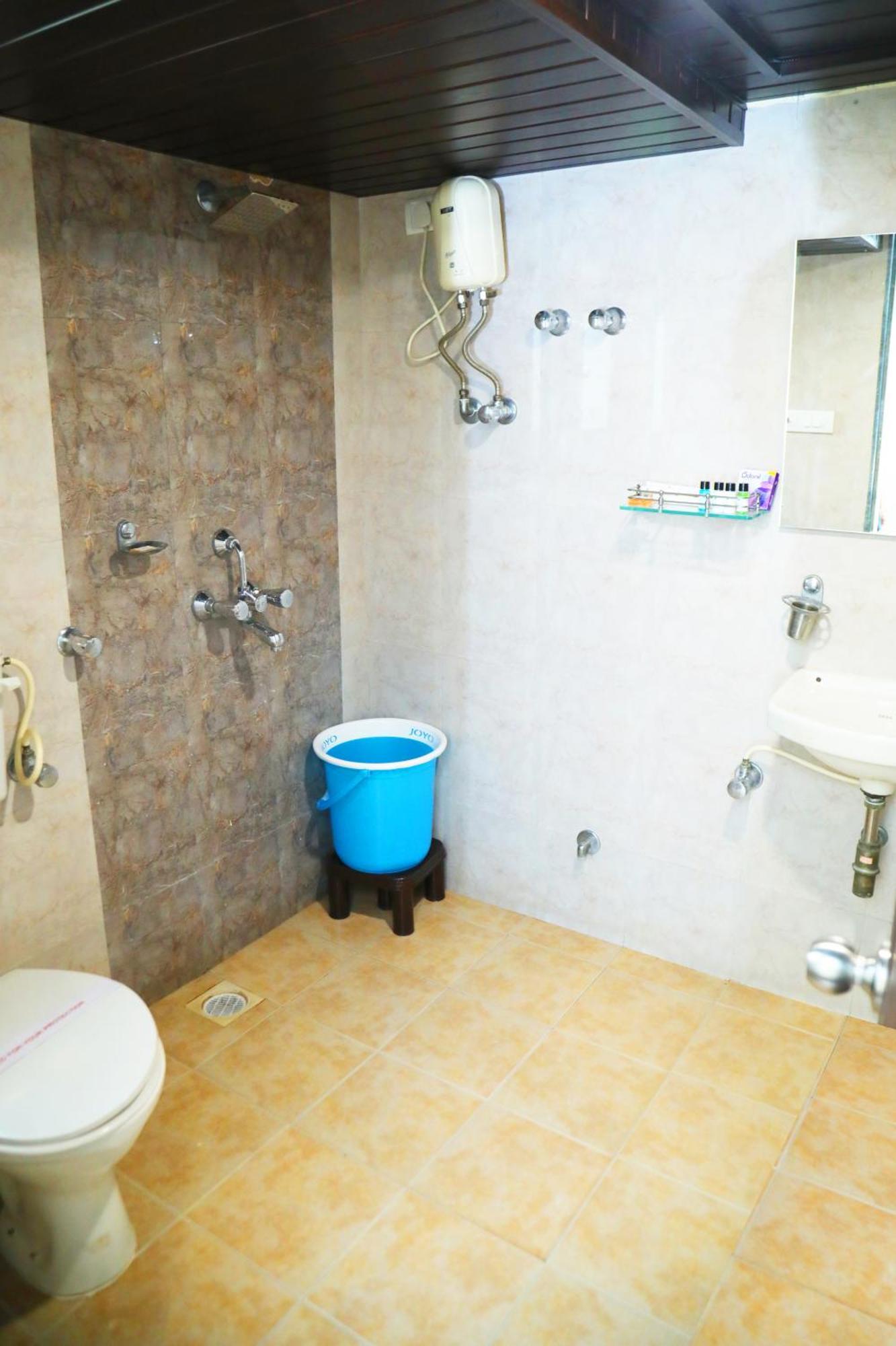 Hotel Country & By Turtle - Airport 4*