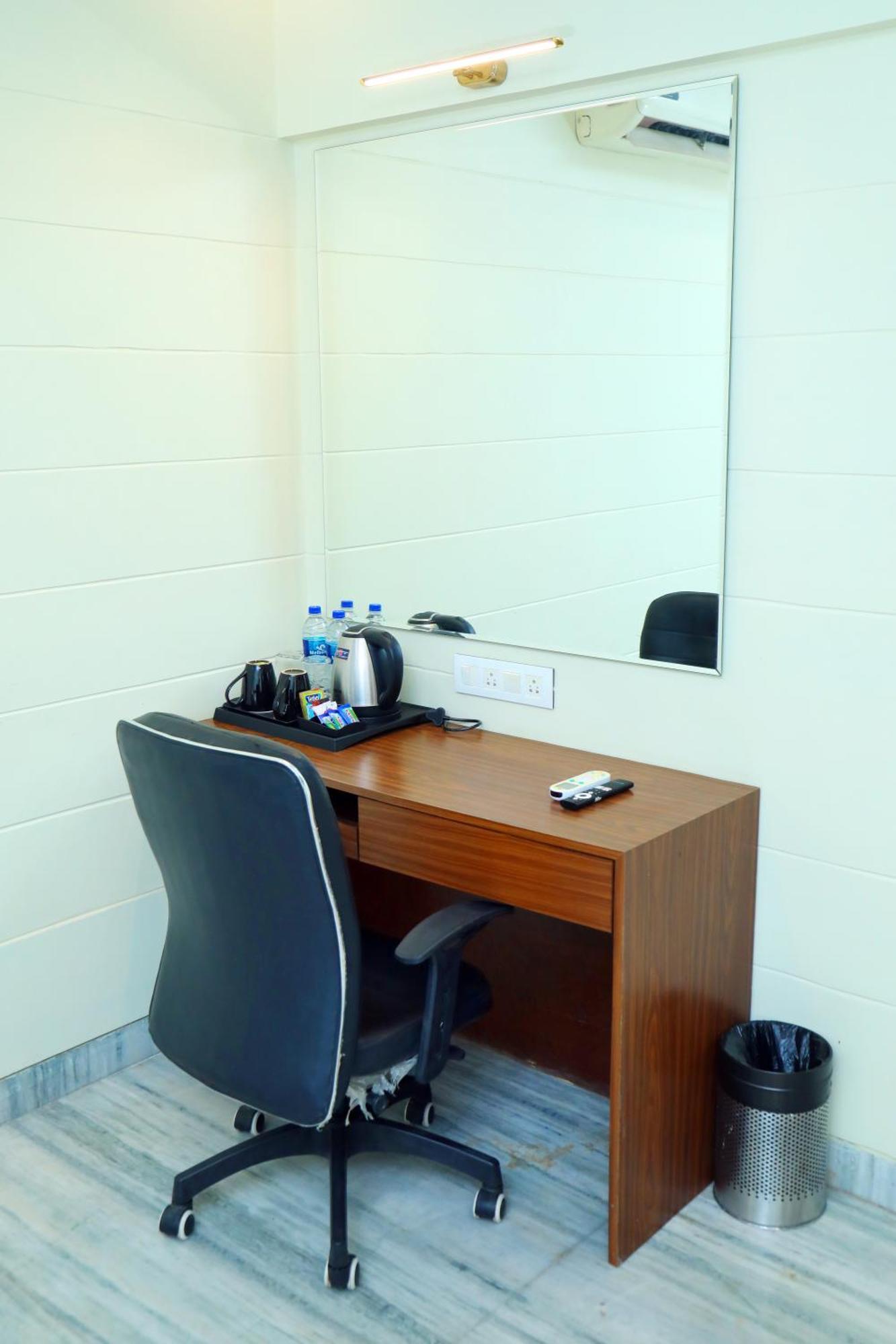 Hotel Country & By Turtle - Airport 4*