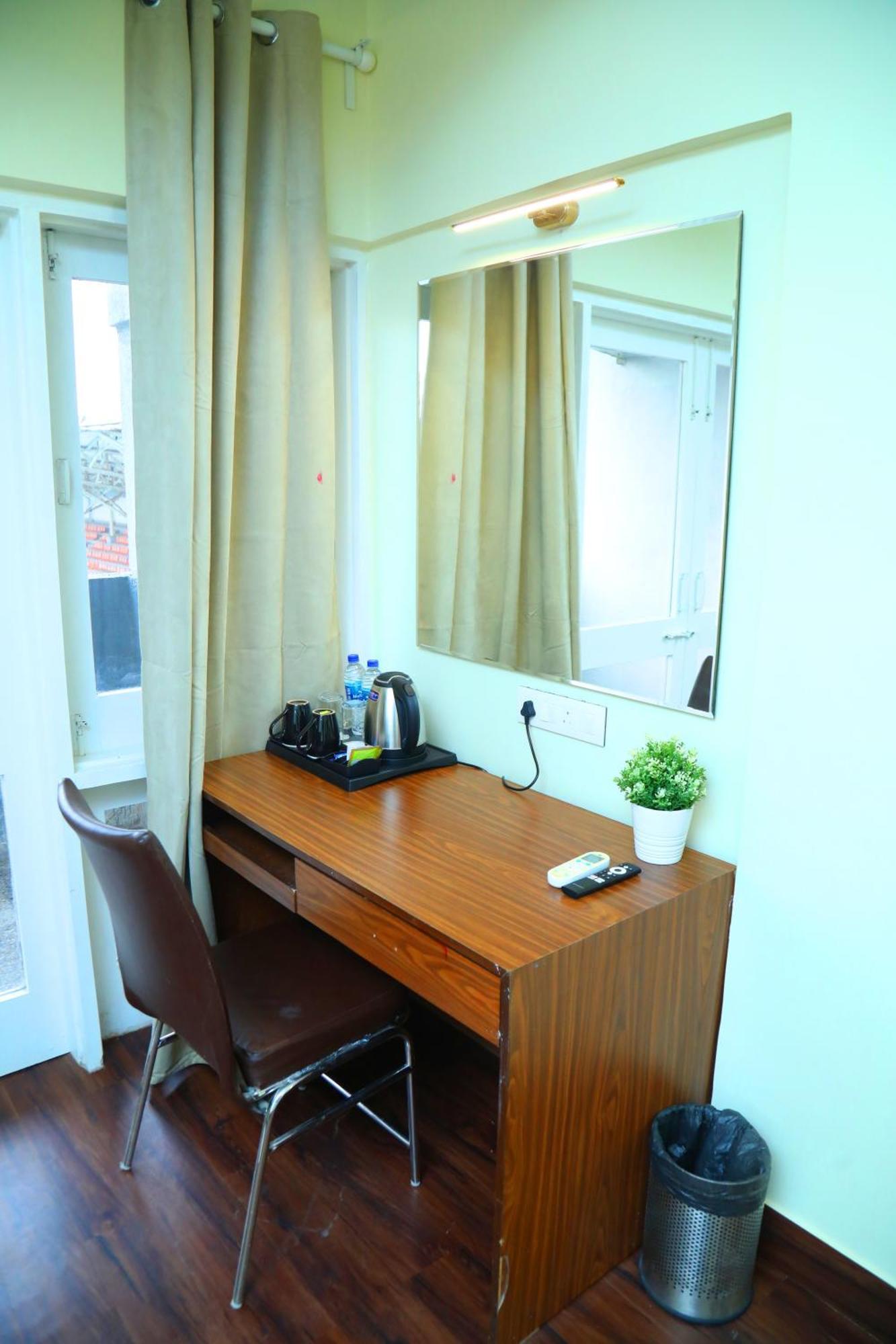 Country & By Turtle - Airport Hotel Mumbai