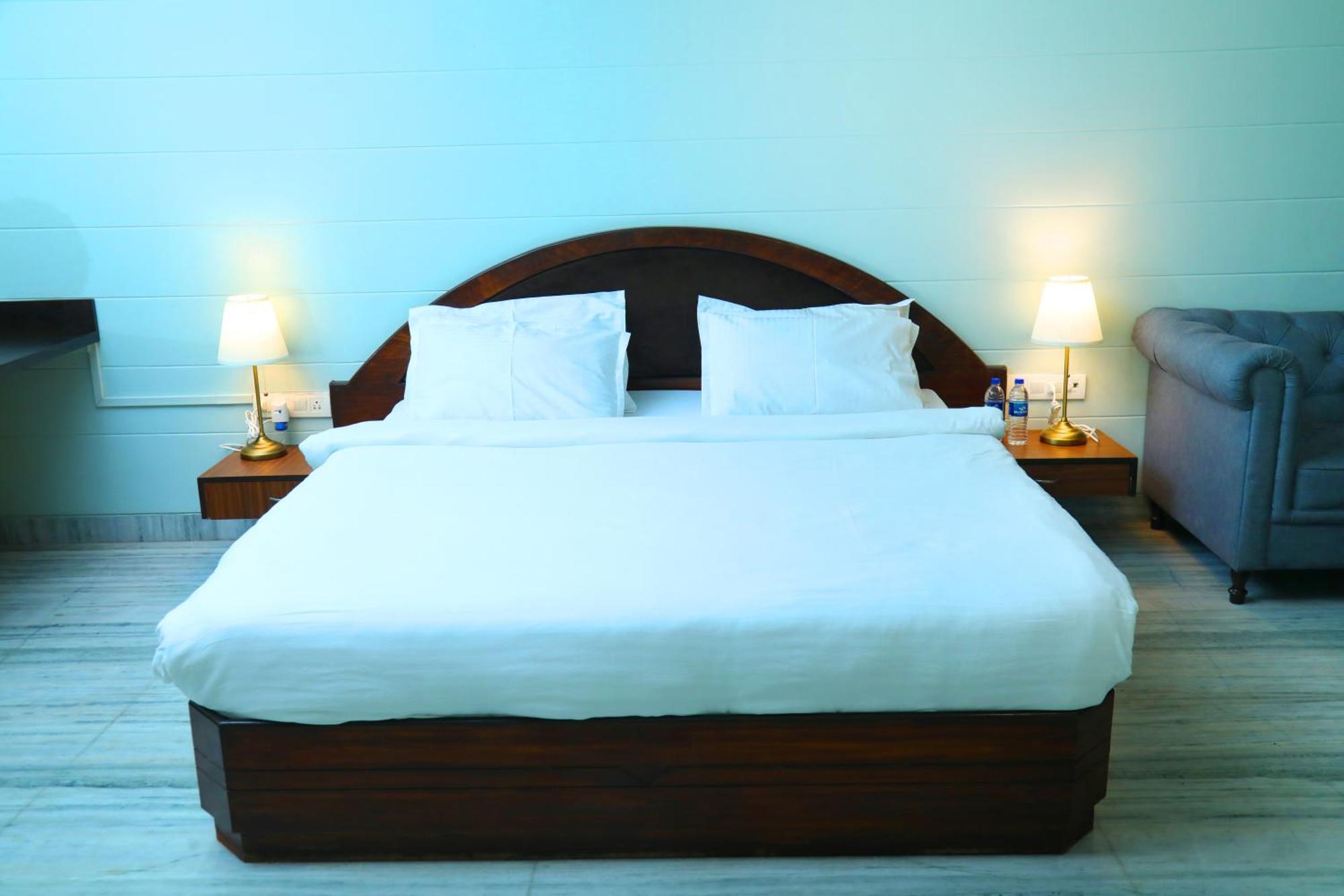 Country & By Turtle - Airport 4* Mumbai