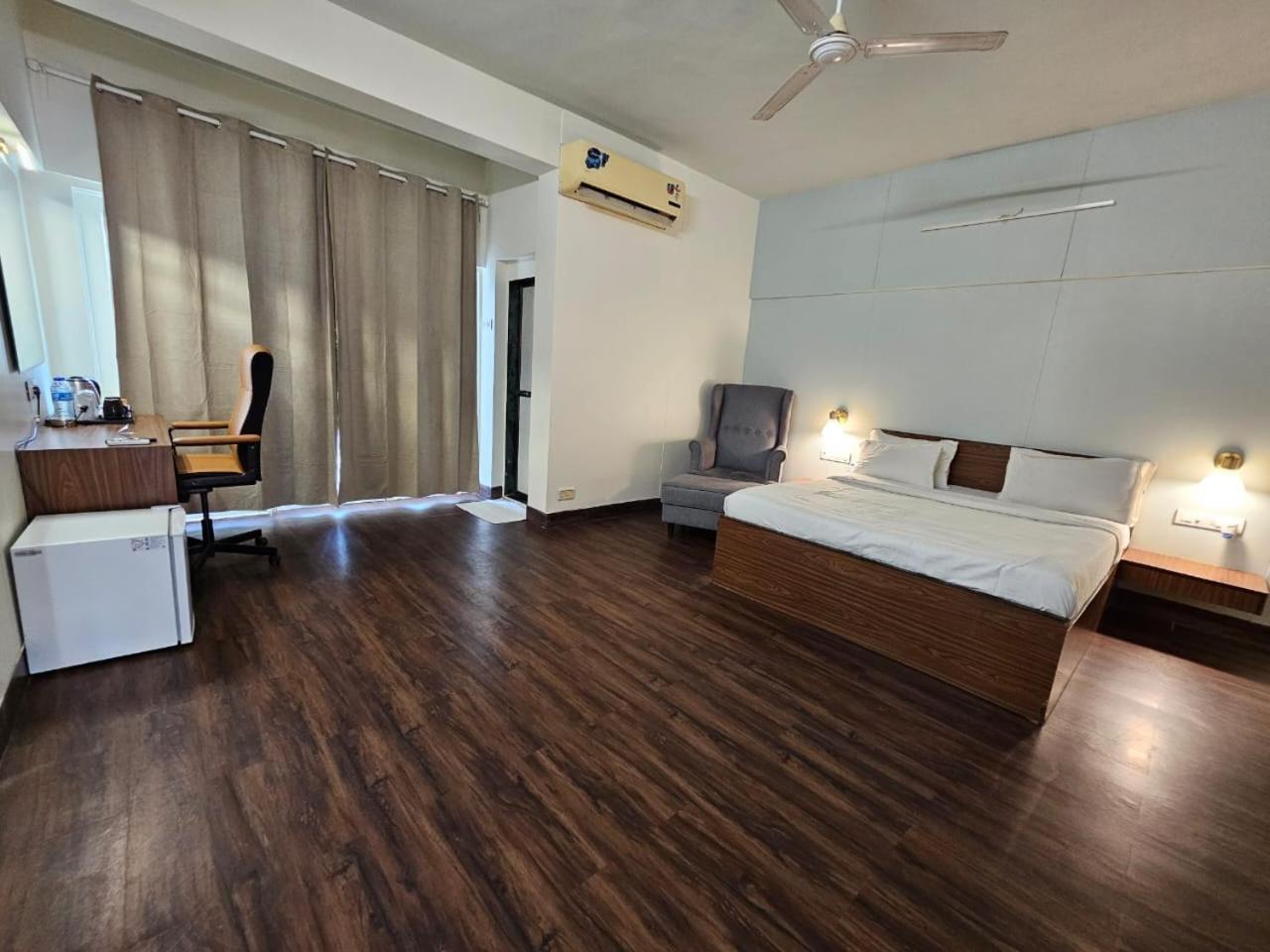 Hotel Country & By Turtle - Airport