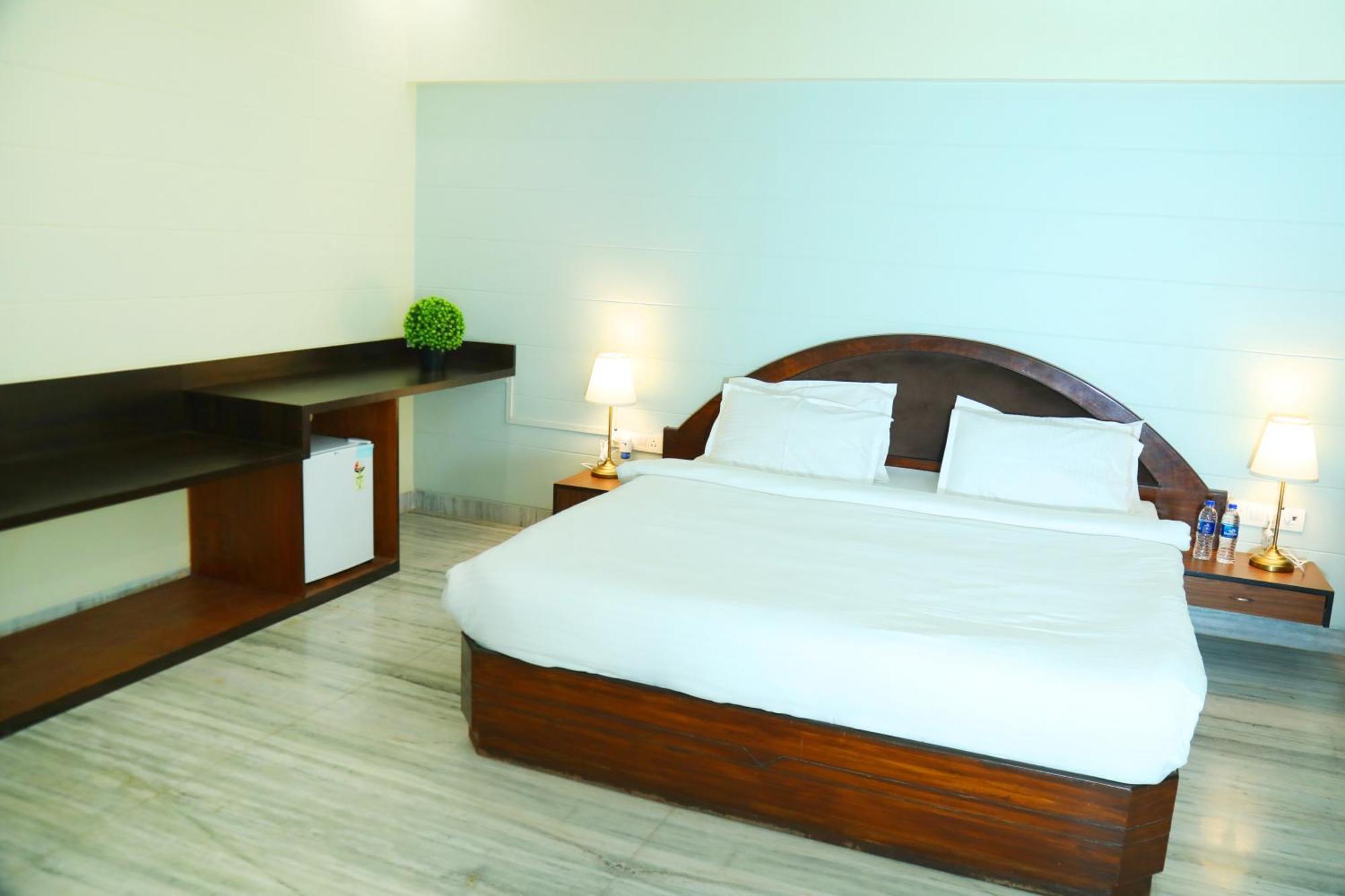 Hotel Country & By Turtle - Airport