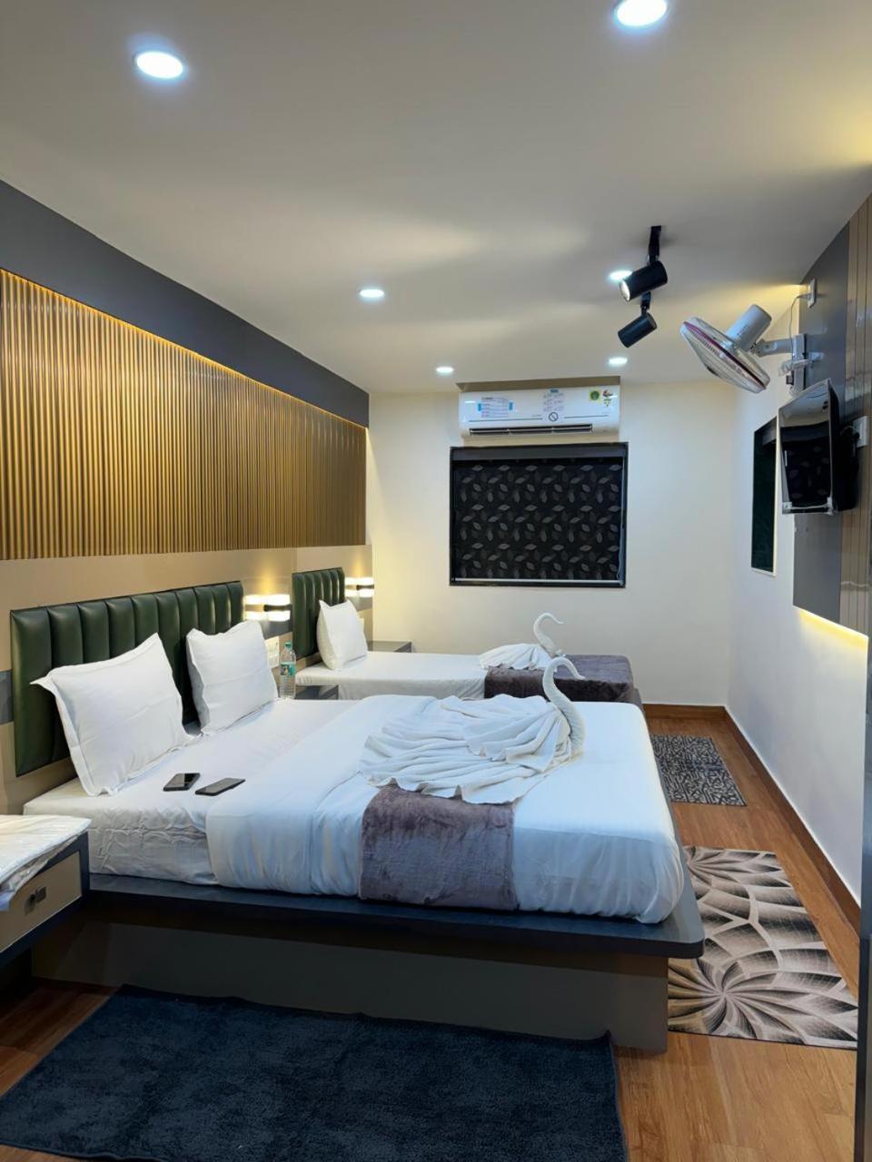 Yatri Cst Guest house *
