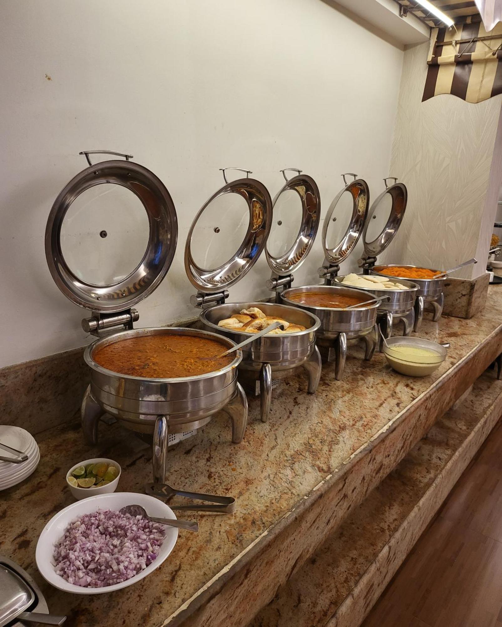 Hotel Maharana Chembur 2*