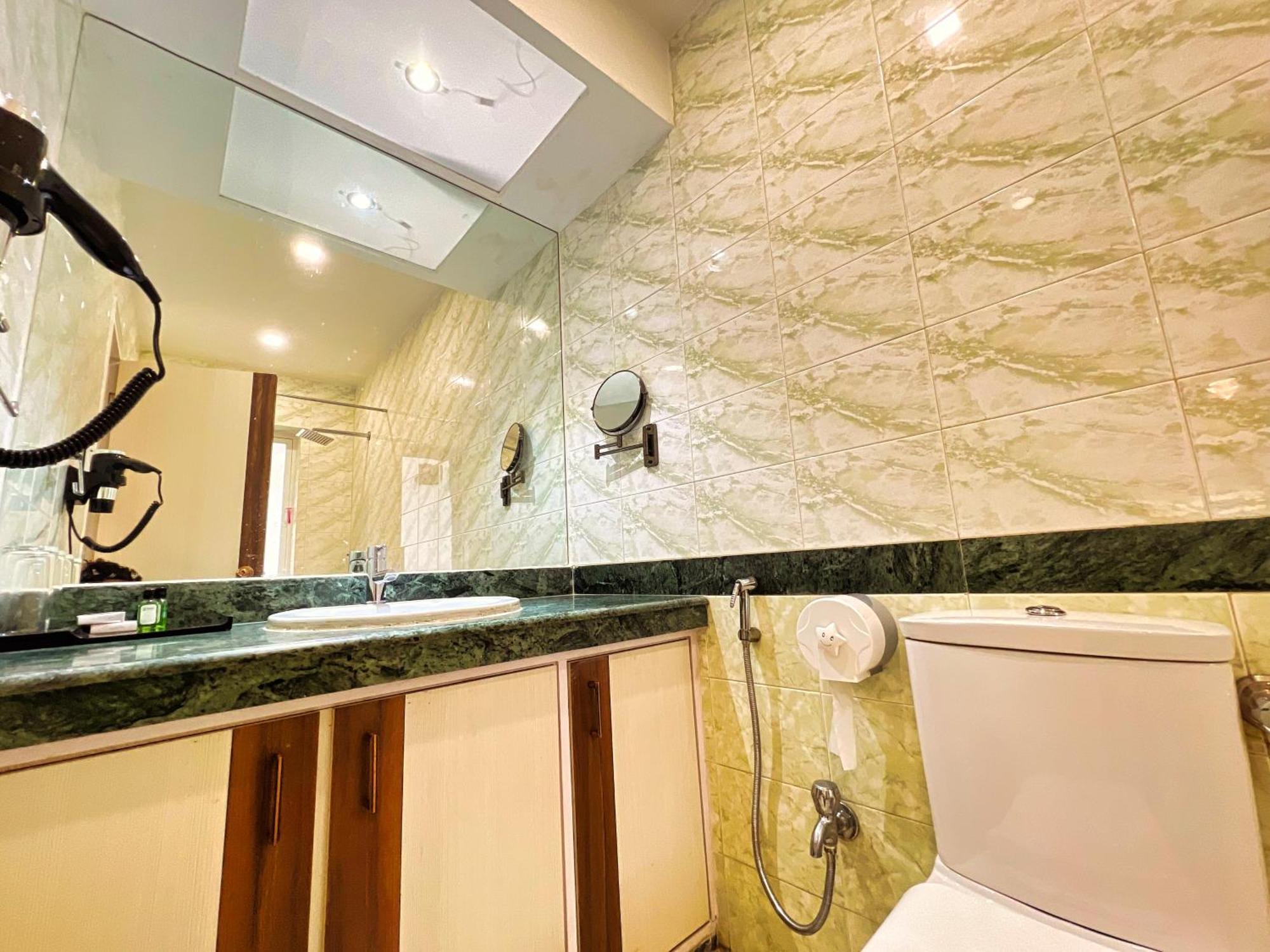 White House By Maxxvalue Service Bandra Apartment *