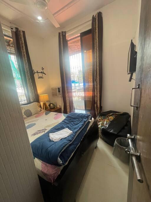 Apartment Budget Friendly 2bhk At Pali Hill Mumbai