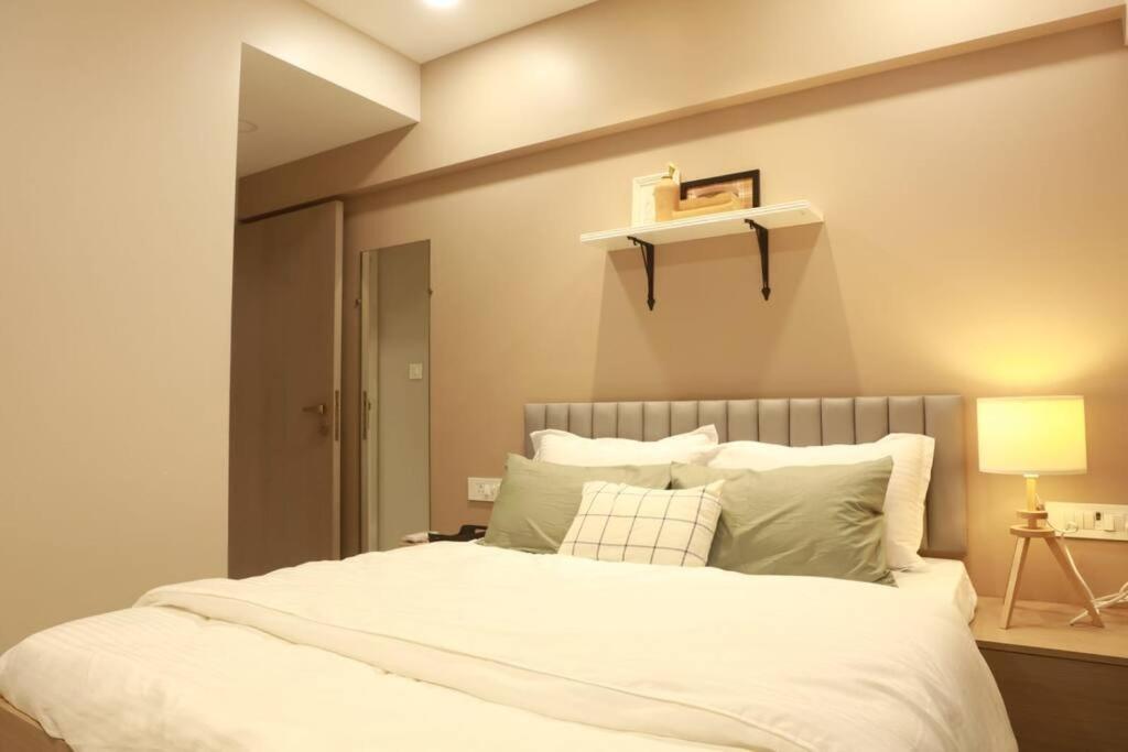 Downtown 2 And Half Bhk Appt Mahalaxmi, 1201
