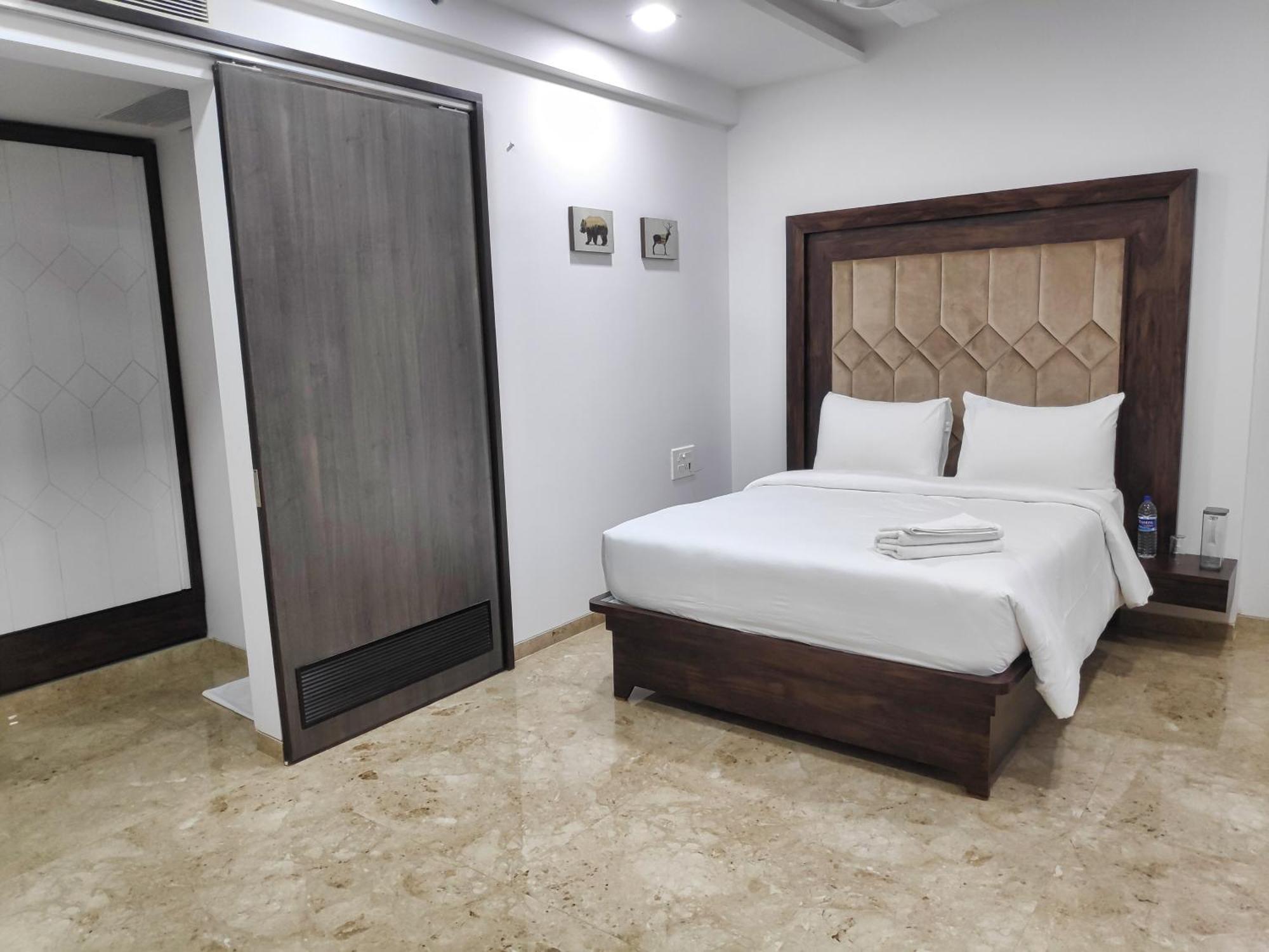 Premium In Hiranandani Powai By Maxxvalue - Chitranjan Aparthotel Mumbai