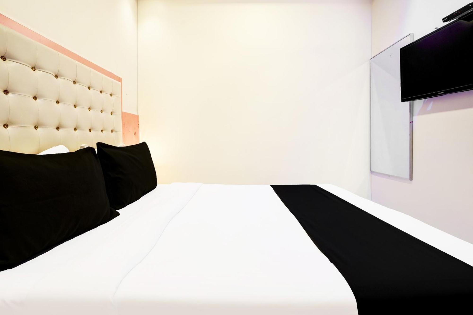 Hotel Airport Crown Andheri East,