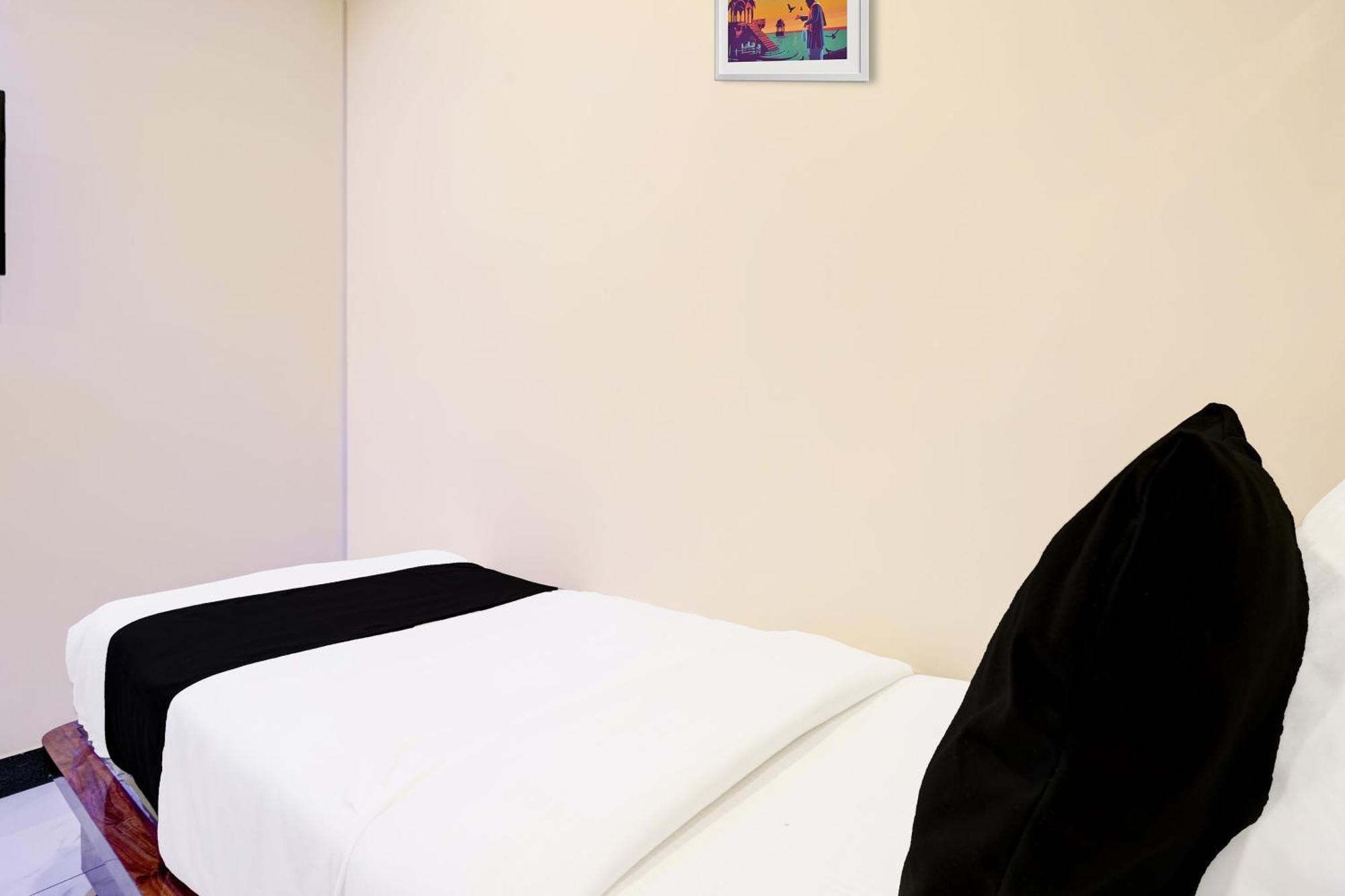 Hotel Airport Crown Andheri East, Mumbai