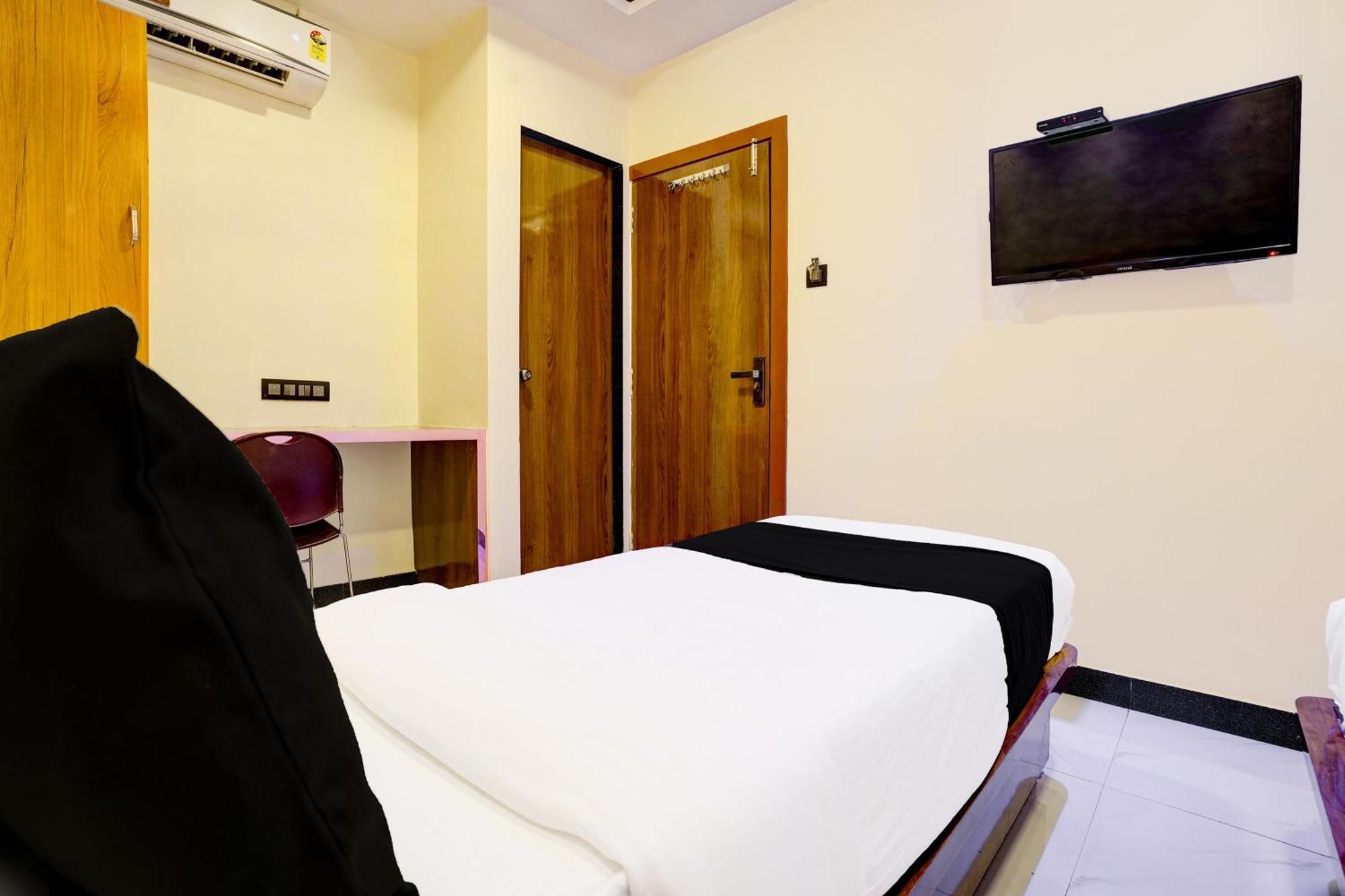 Hotel Airport Crown Andheri East,