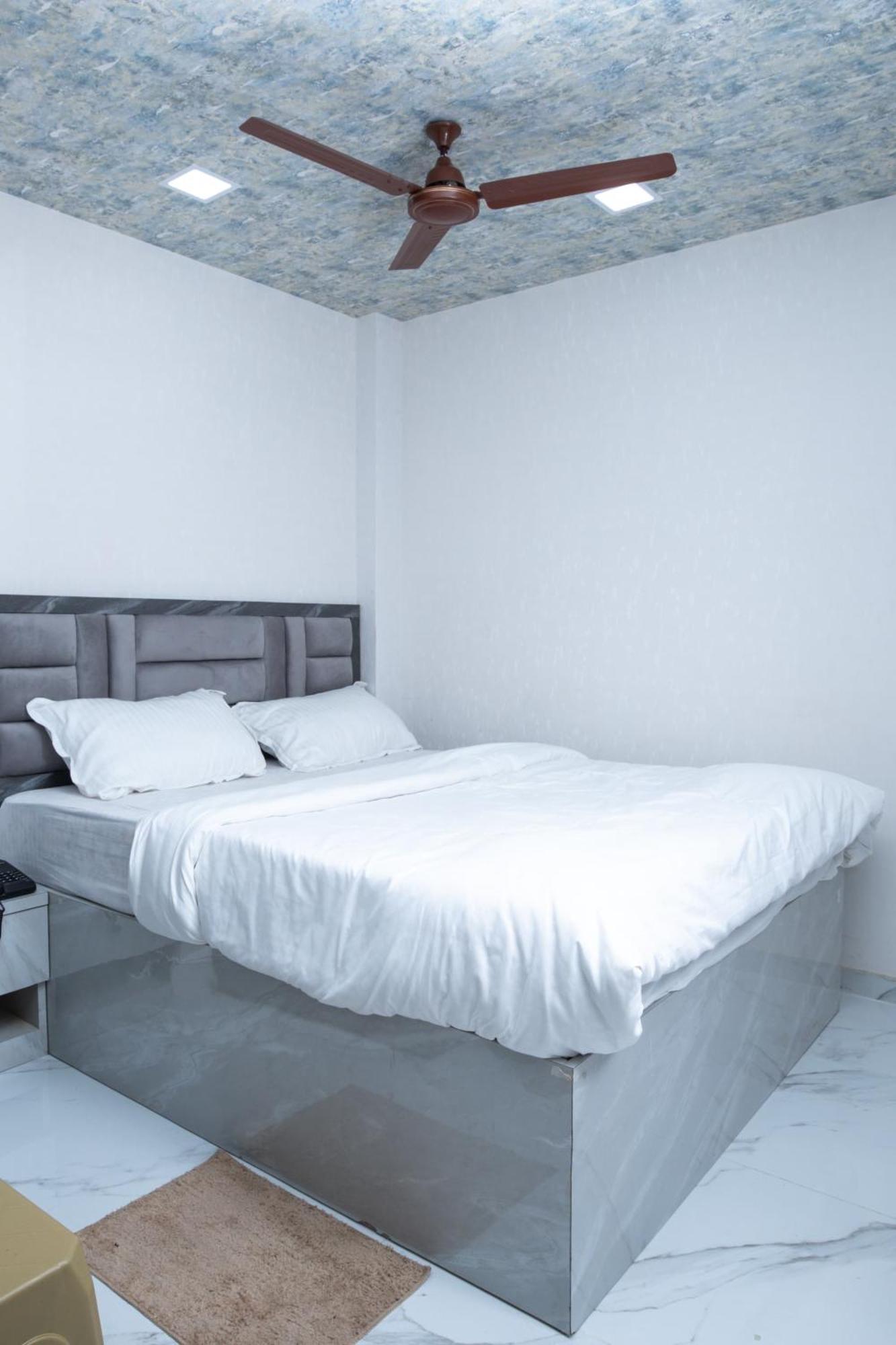 Hans Residency Hotel 3*