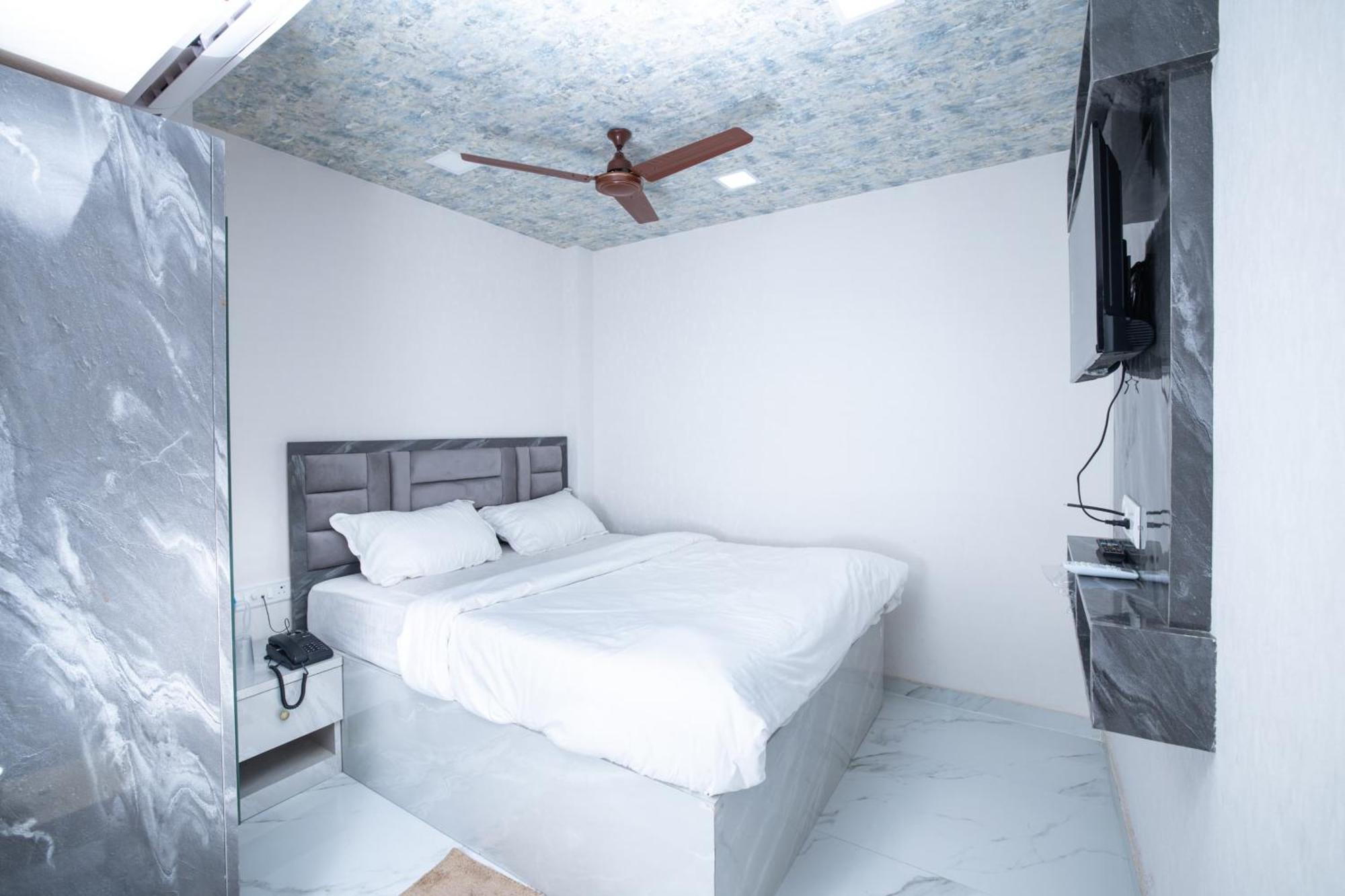 Hotel Hans Residency