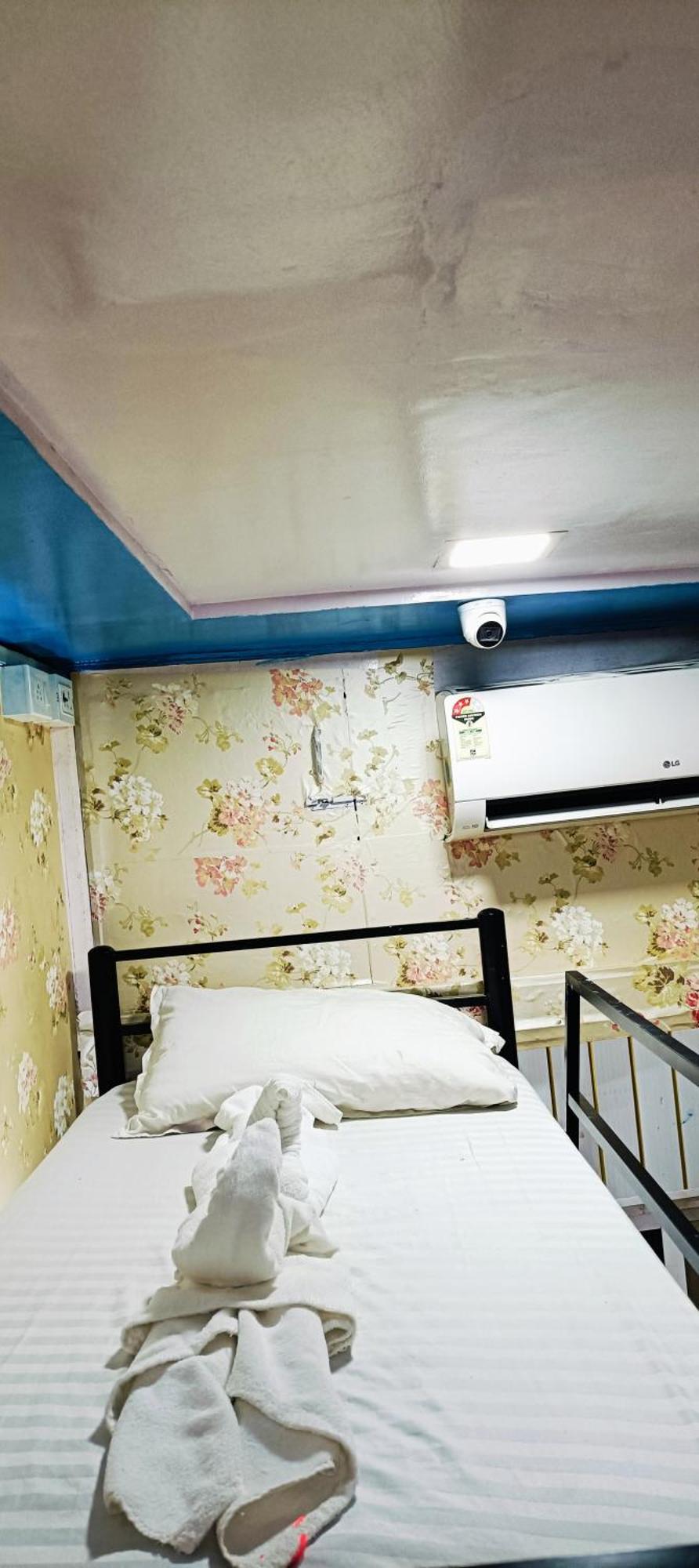 Mahira Hostel *