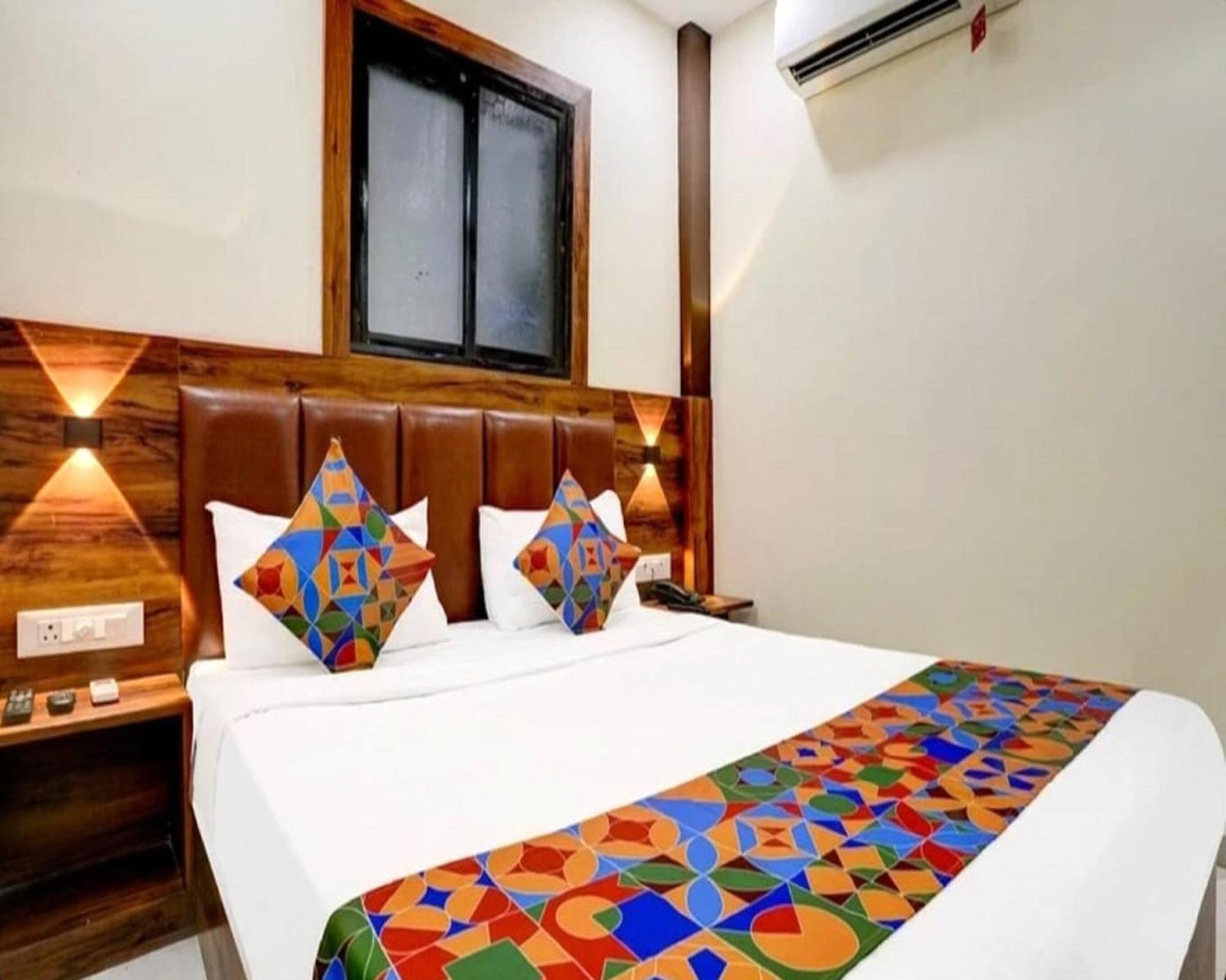 Apartment Golden Sands Aslpha Mumbai