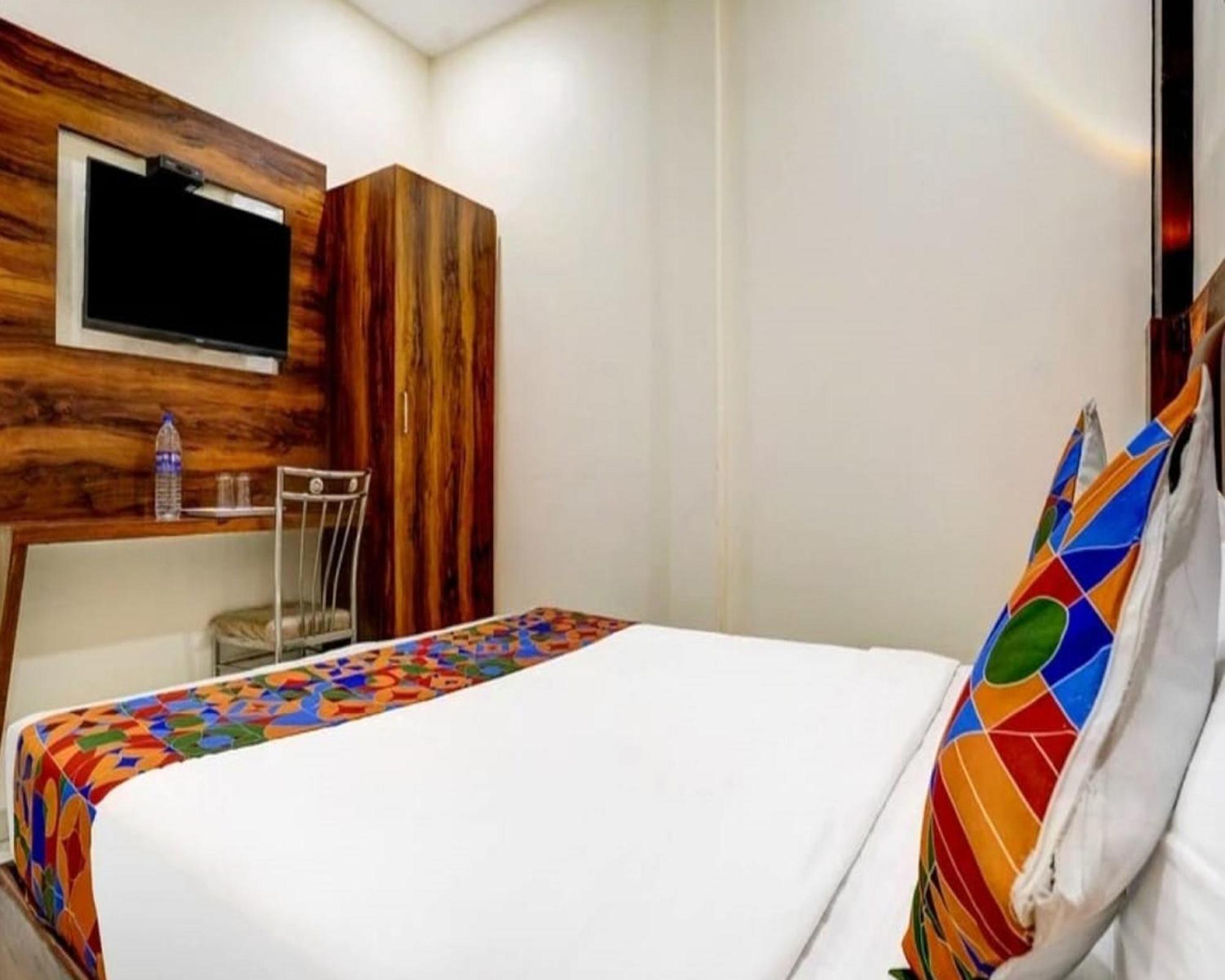 Apartment Golden Sands Aslpha Mumbai