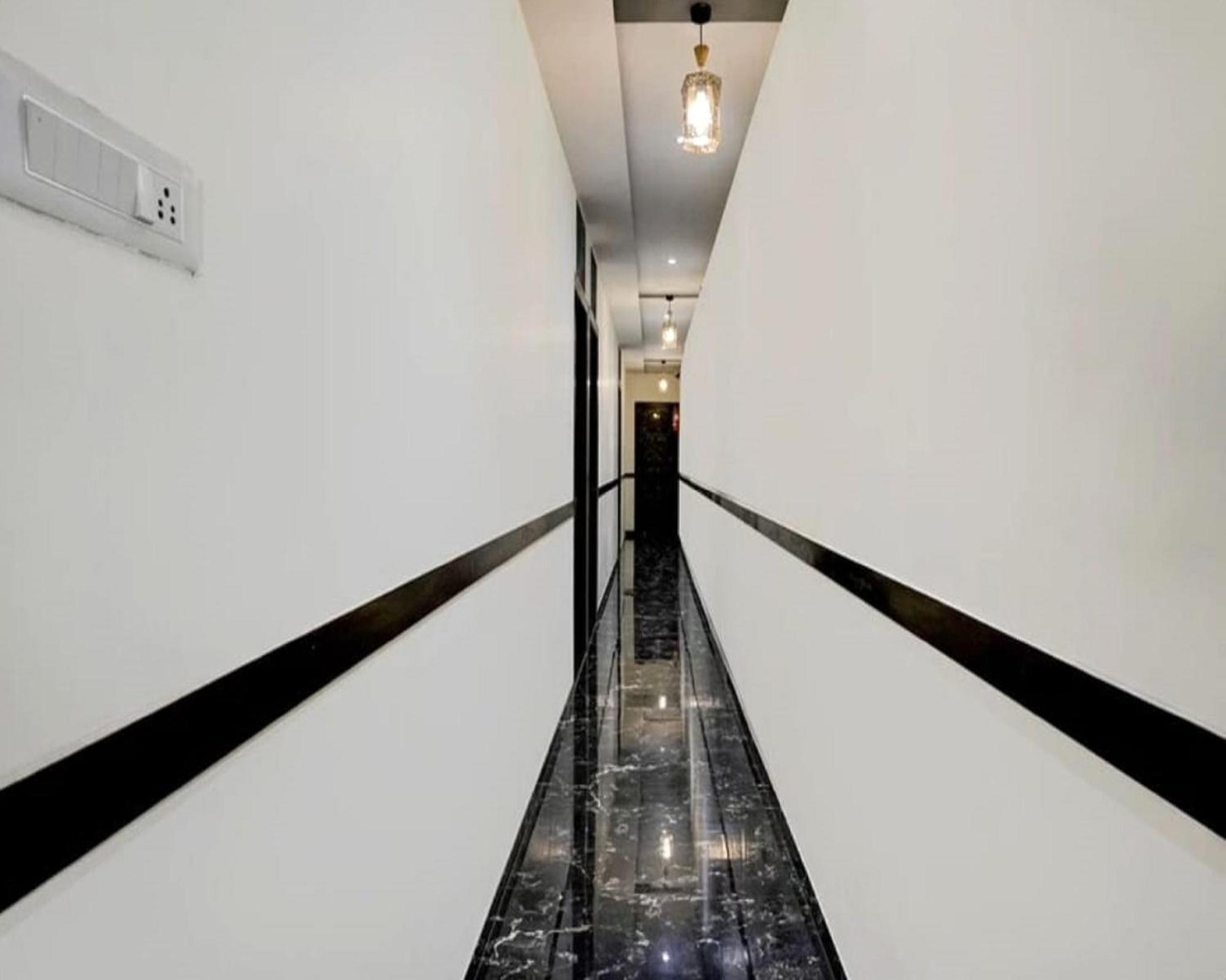 Apartment Golden Sands Aslpha Mumbai