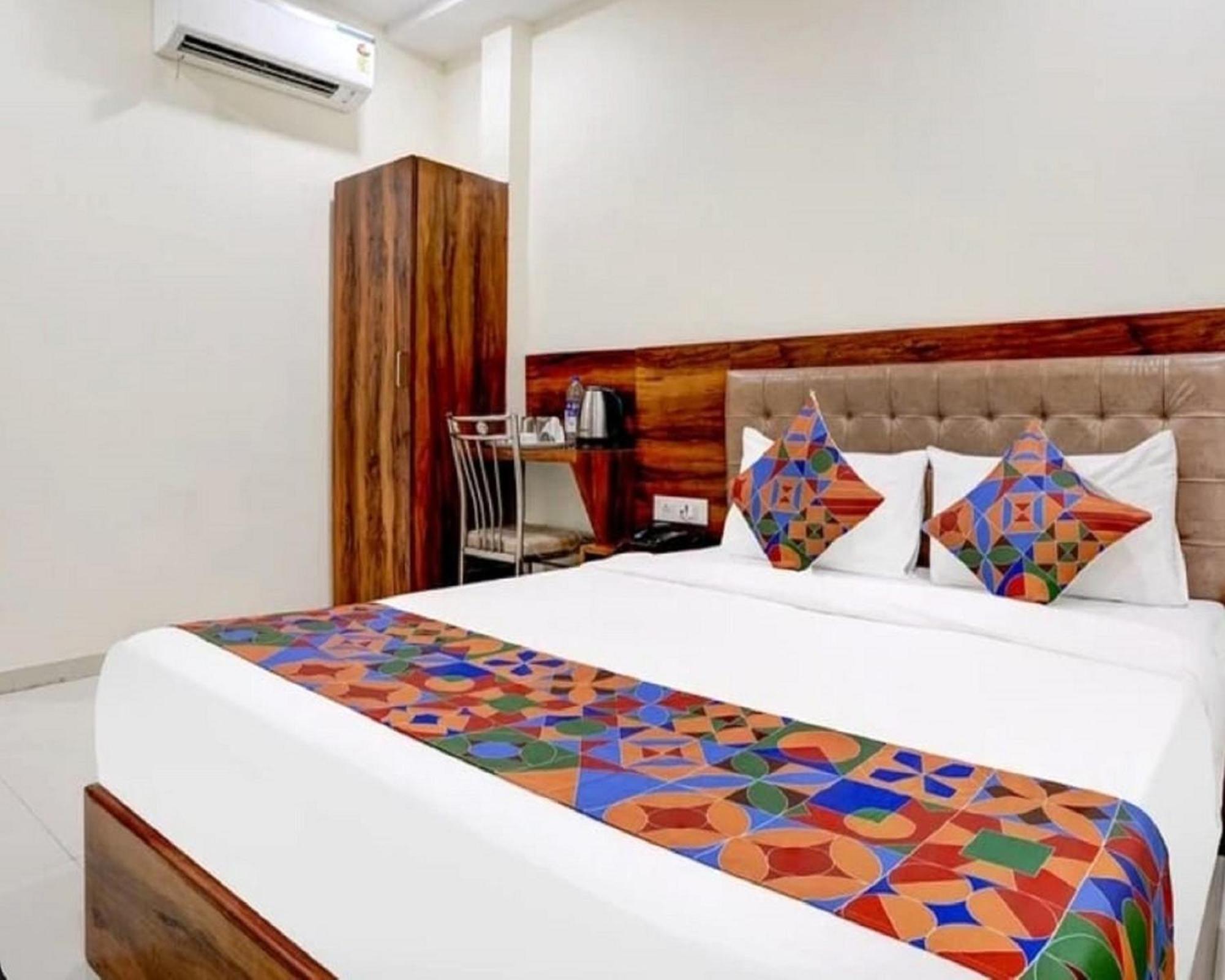 Apartment Golden Sands Aslpha Mumbai