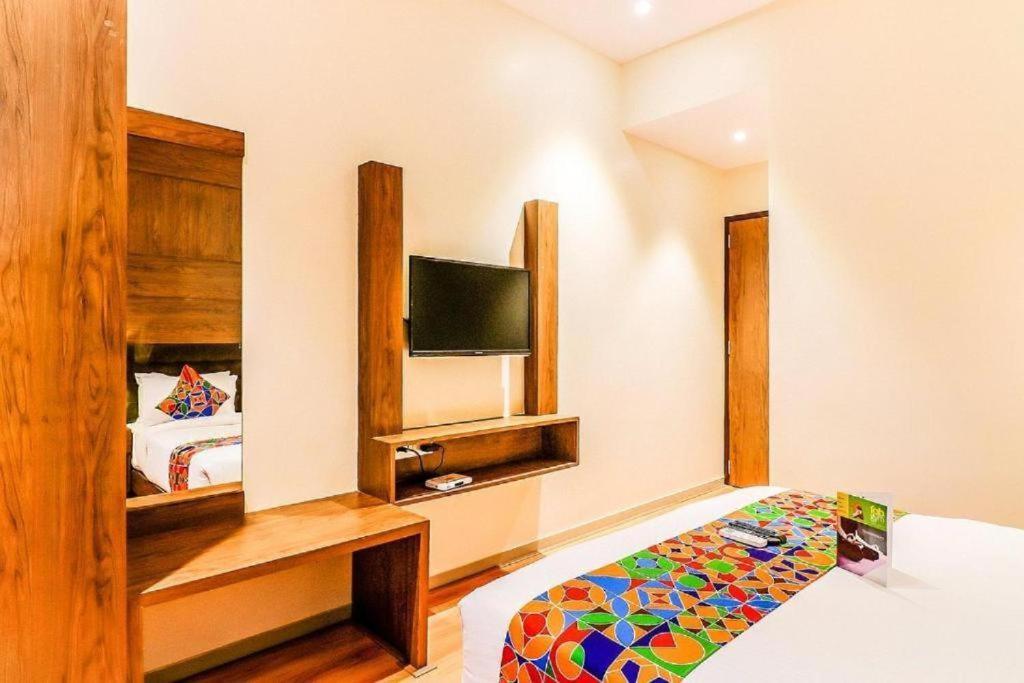 Glitz New Ascot International - Nr International Airport T2 Mumbai