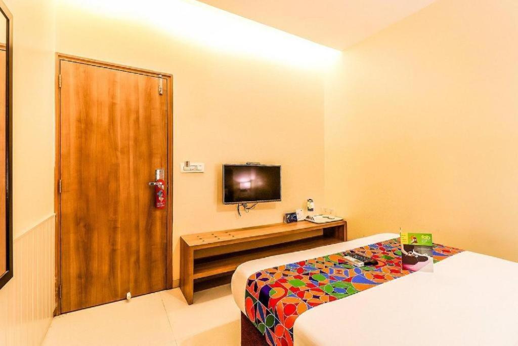 Hotel Glitz New Ascot International - Nr International Airport T2 Mumbai