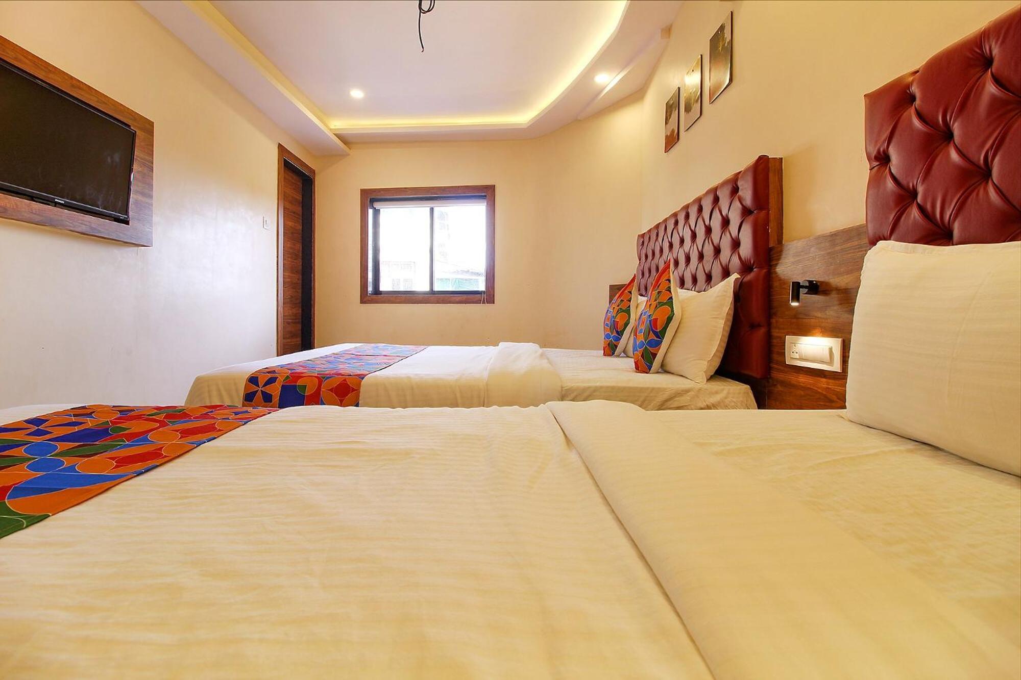 Fabhotel Peninsula - Nr Csmt Station *