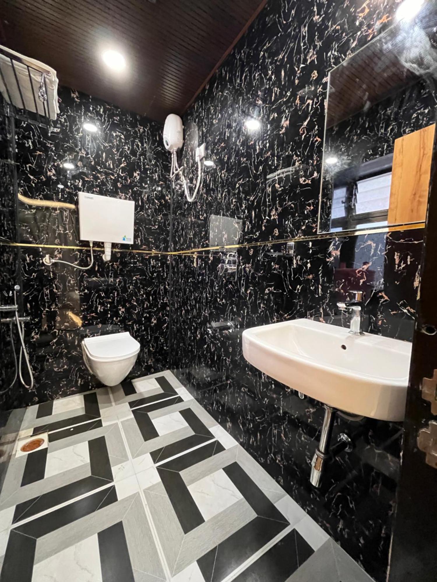 Hotel National - Grant Road 3*