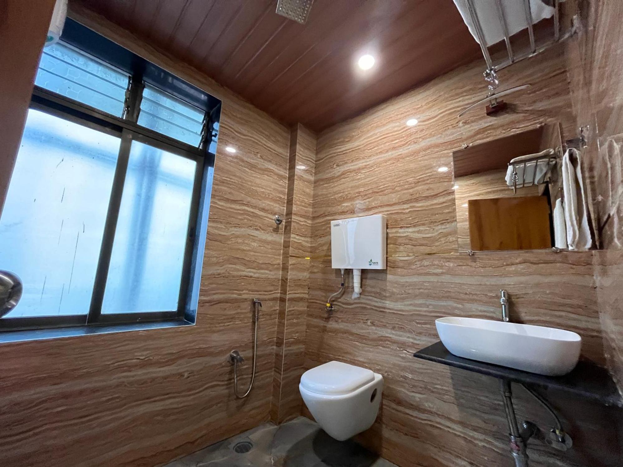 Hotel National - Grant Road 3*