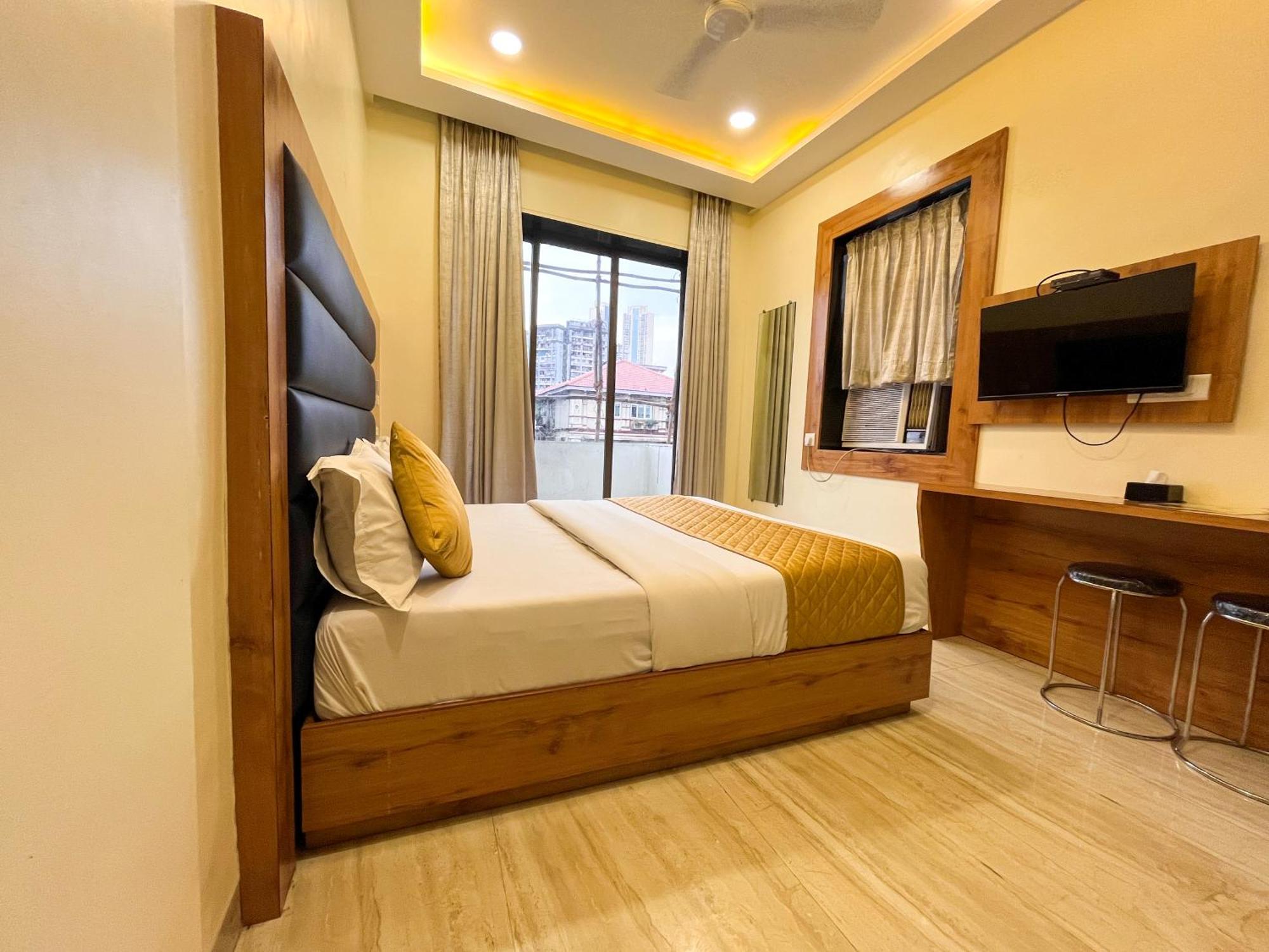 Hotel National - Grant Road 3*