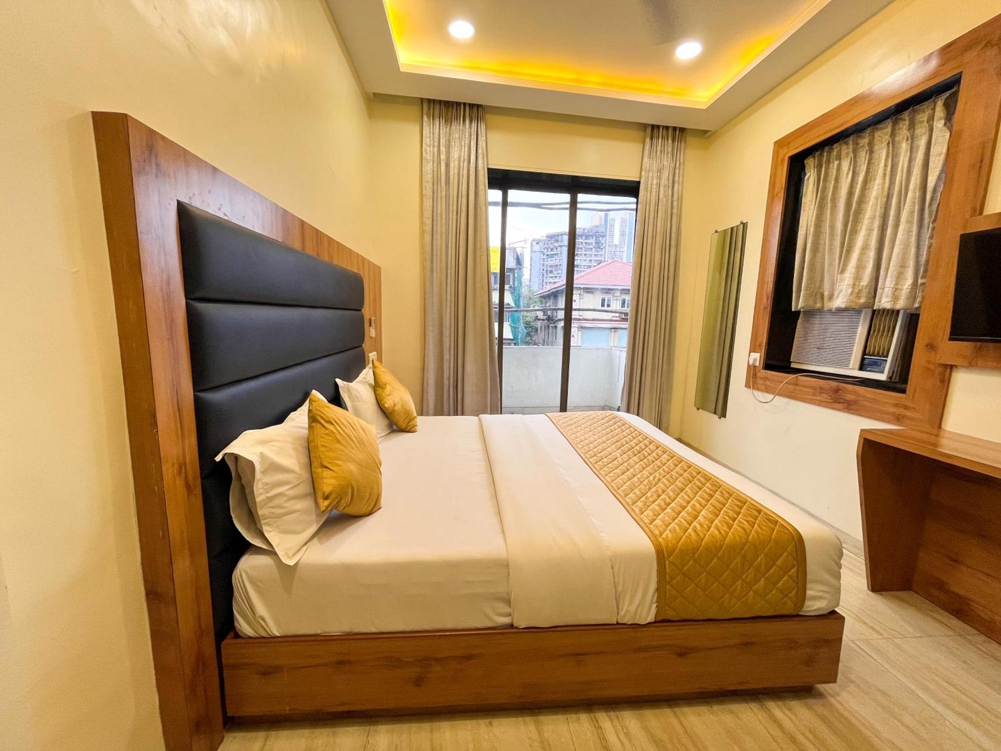 Hotel National - Grant Road 3*