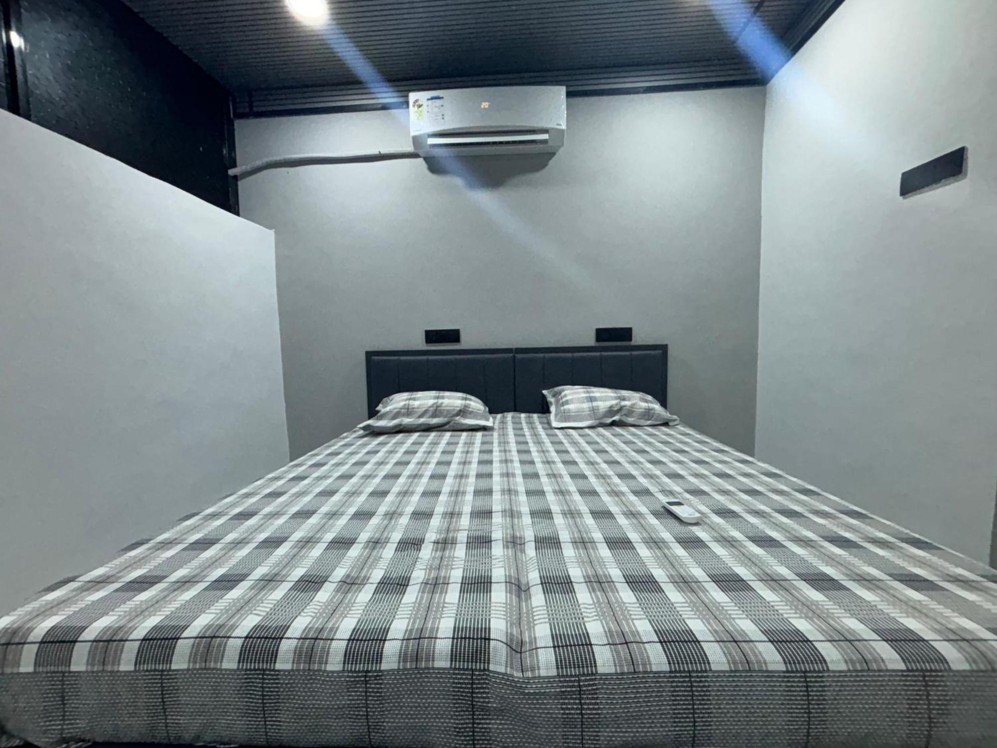 Aqua International Airport Bed & Breakfast Mumbai