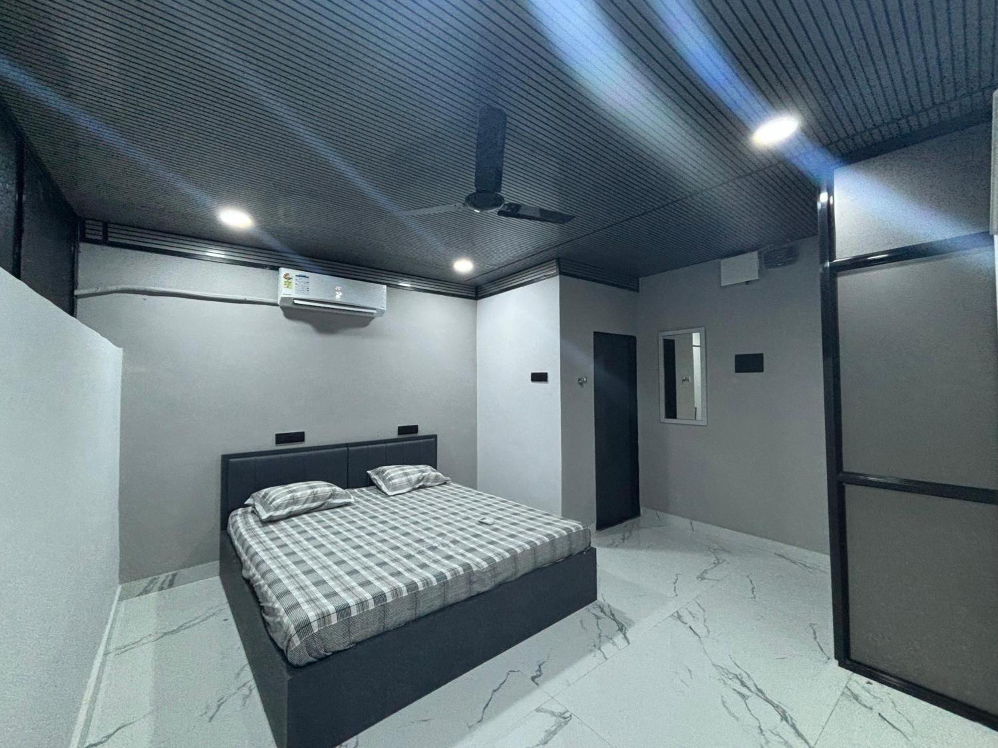 Aqua International Airport Bed & Breakfast Mumbai