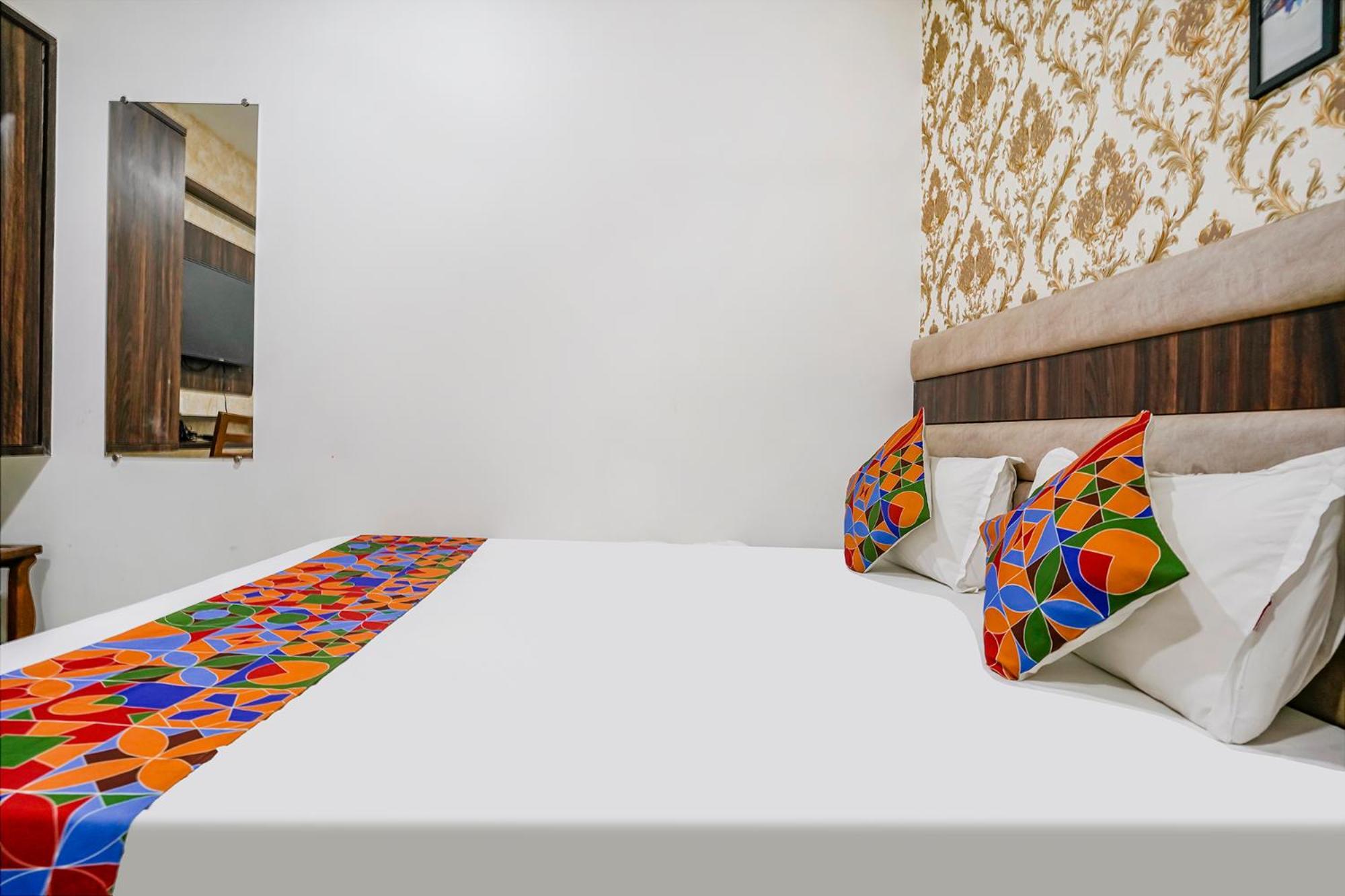 Hotel Fabhotel Elvis - Nr International Airport