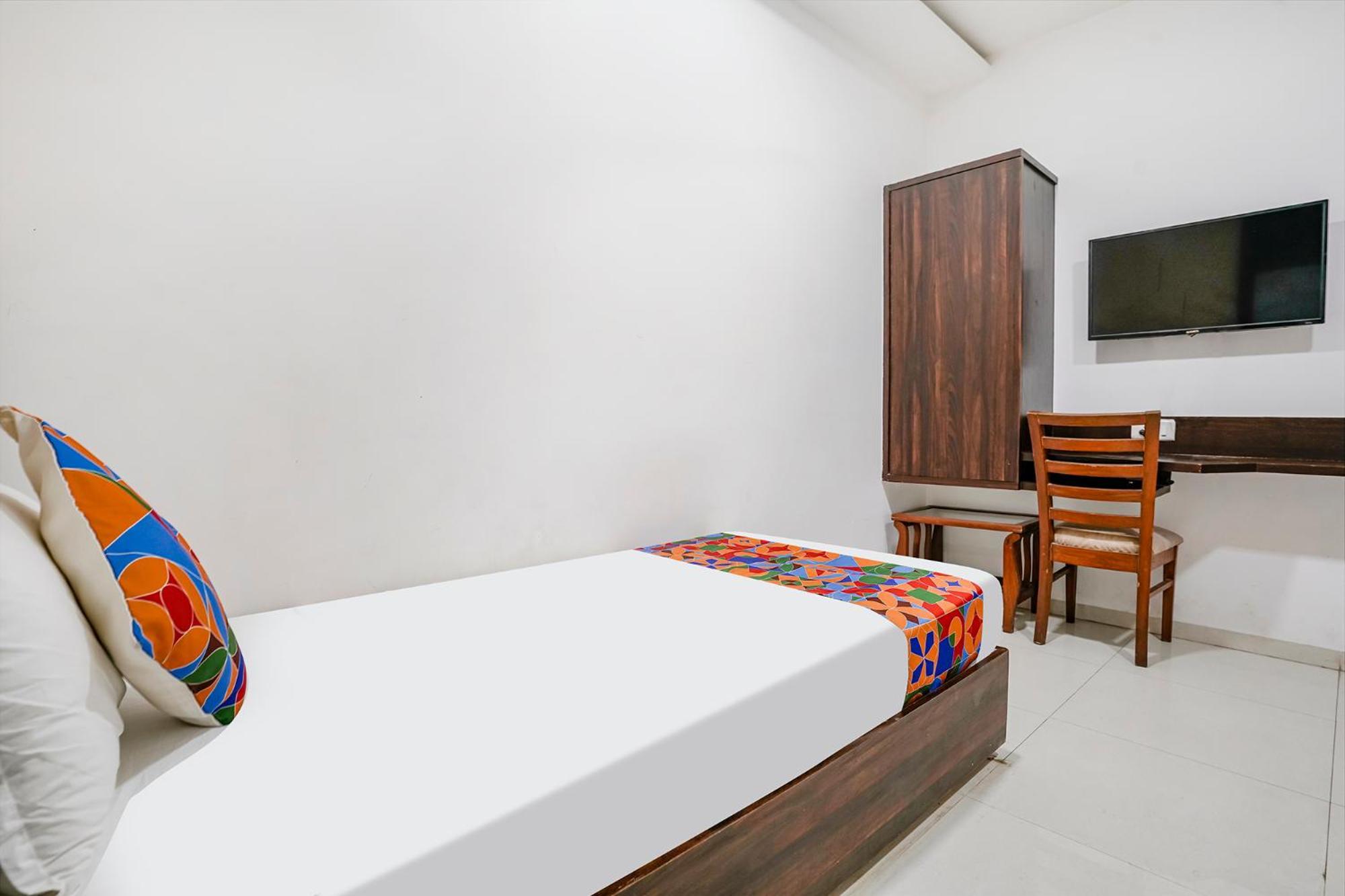 Fabhotel Elvis - Nr International Airport 3*