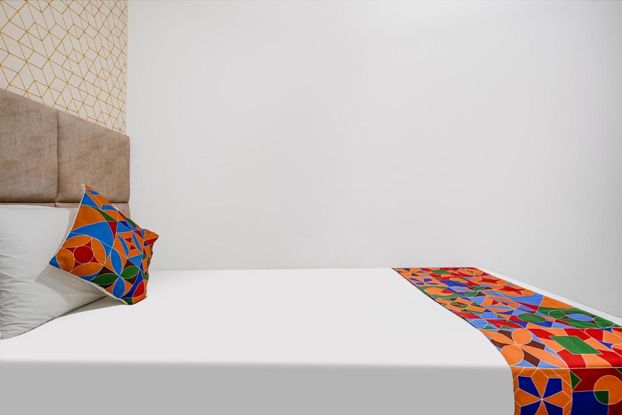 Fabhotel Elvis - Nr International Airport