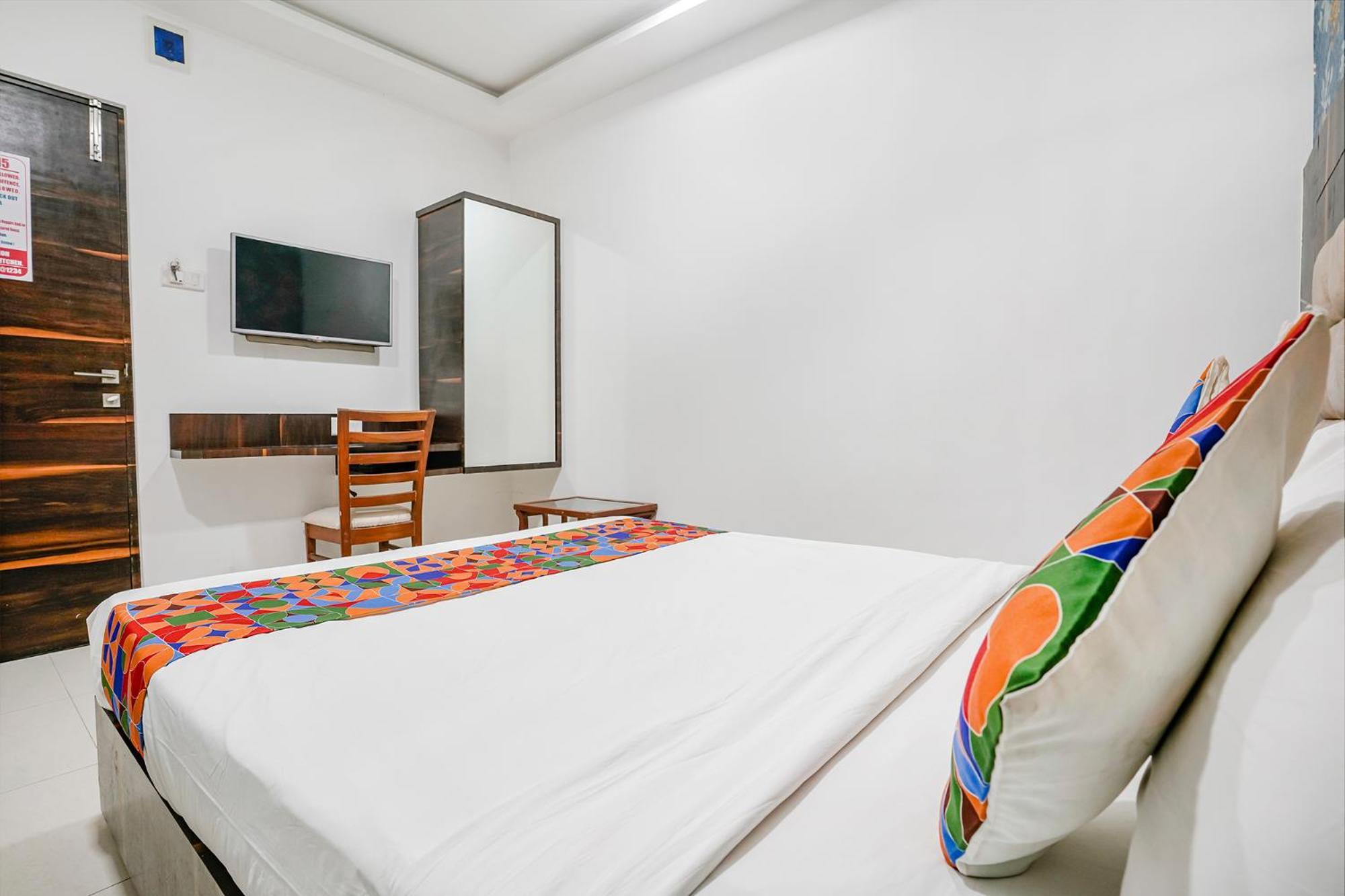 Hotel Fabhotel Elvis - Nr International Airport 3*
