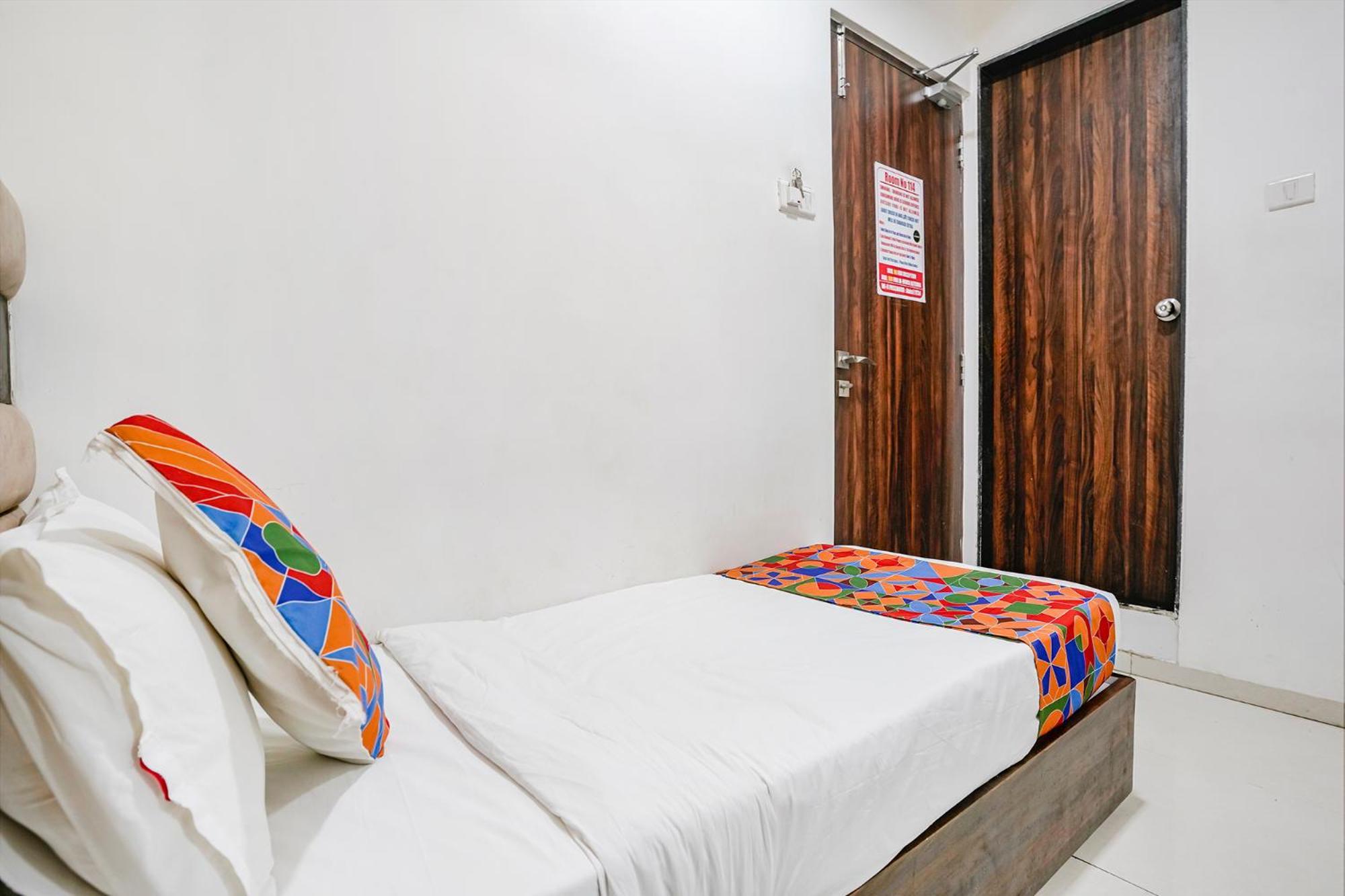 Hotel Fabhotel Elvis - Nr International Airport